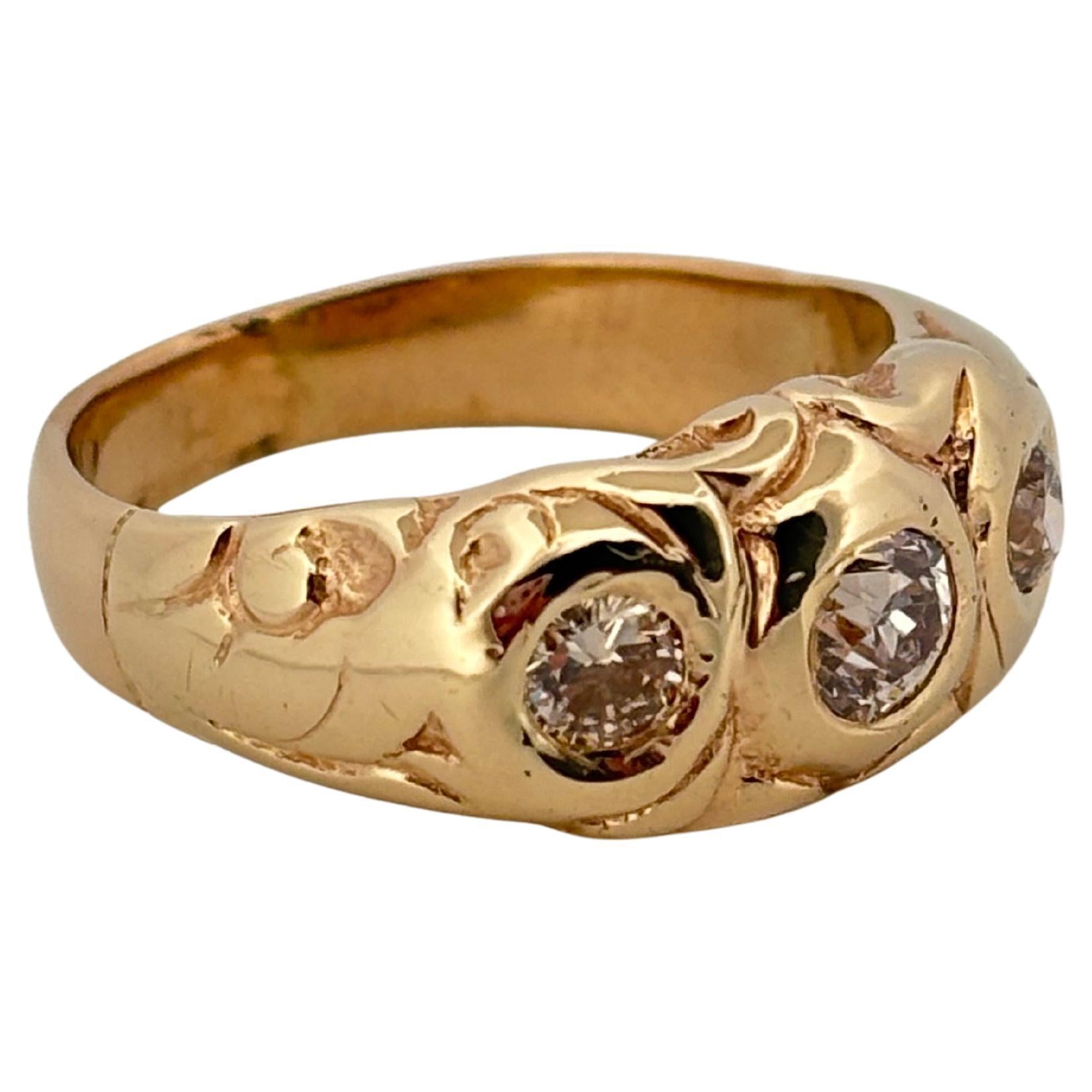 Drei Stein Diamant 0,66ctw 14K Gelbgold Band Ring (Art déco) im Angebot