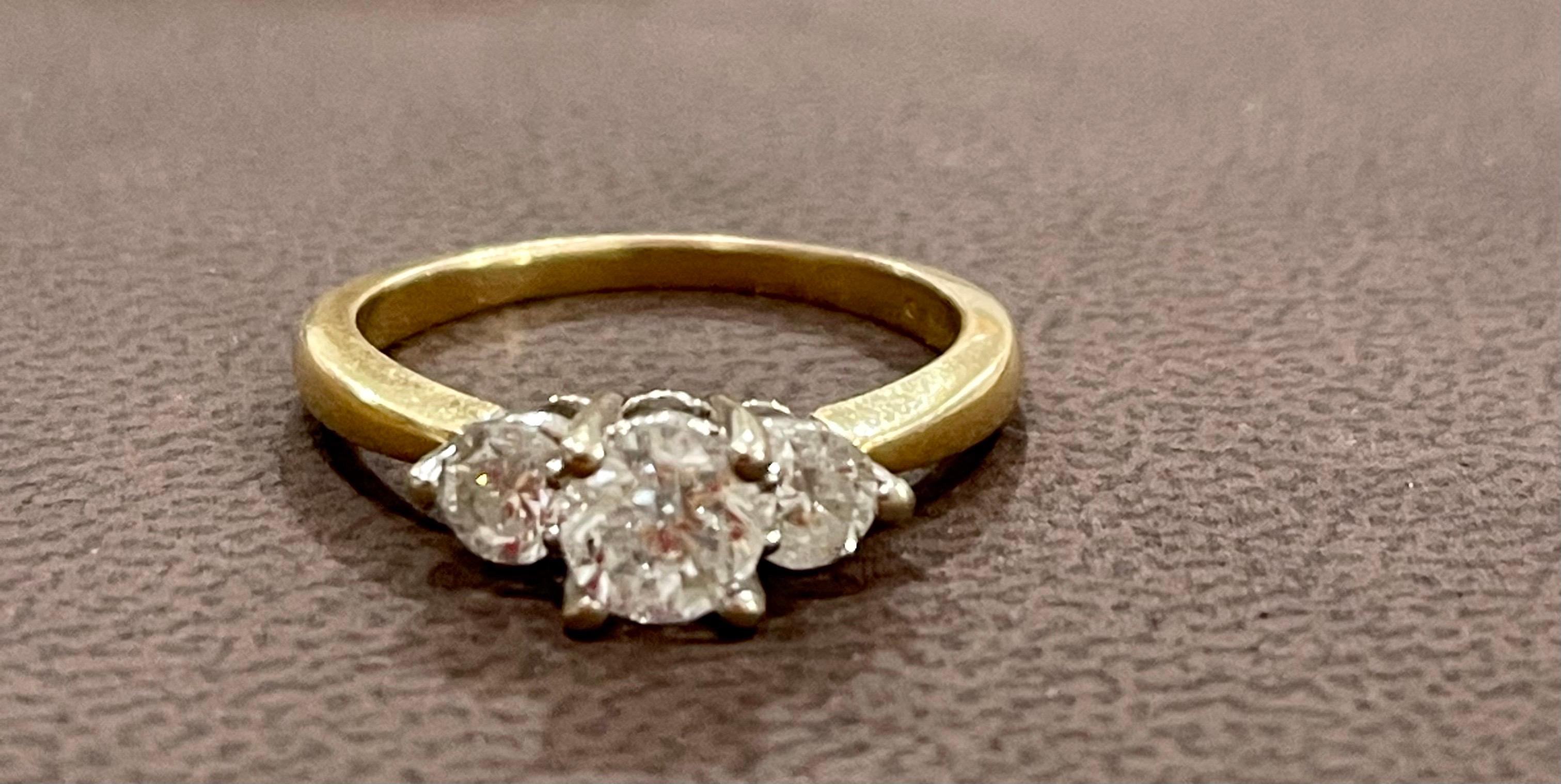 Three-Stone Diamond 1.0 Carat Traditional Ring/Band 14 Karat Yellow Gold

Three Brilliant cut round diamonds  next to each other .
Center stone is approximately 60 pointer while the side diamonds are  approximately 20 points
This is a Engagement