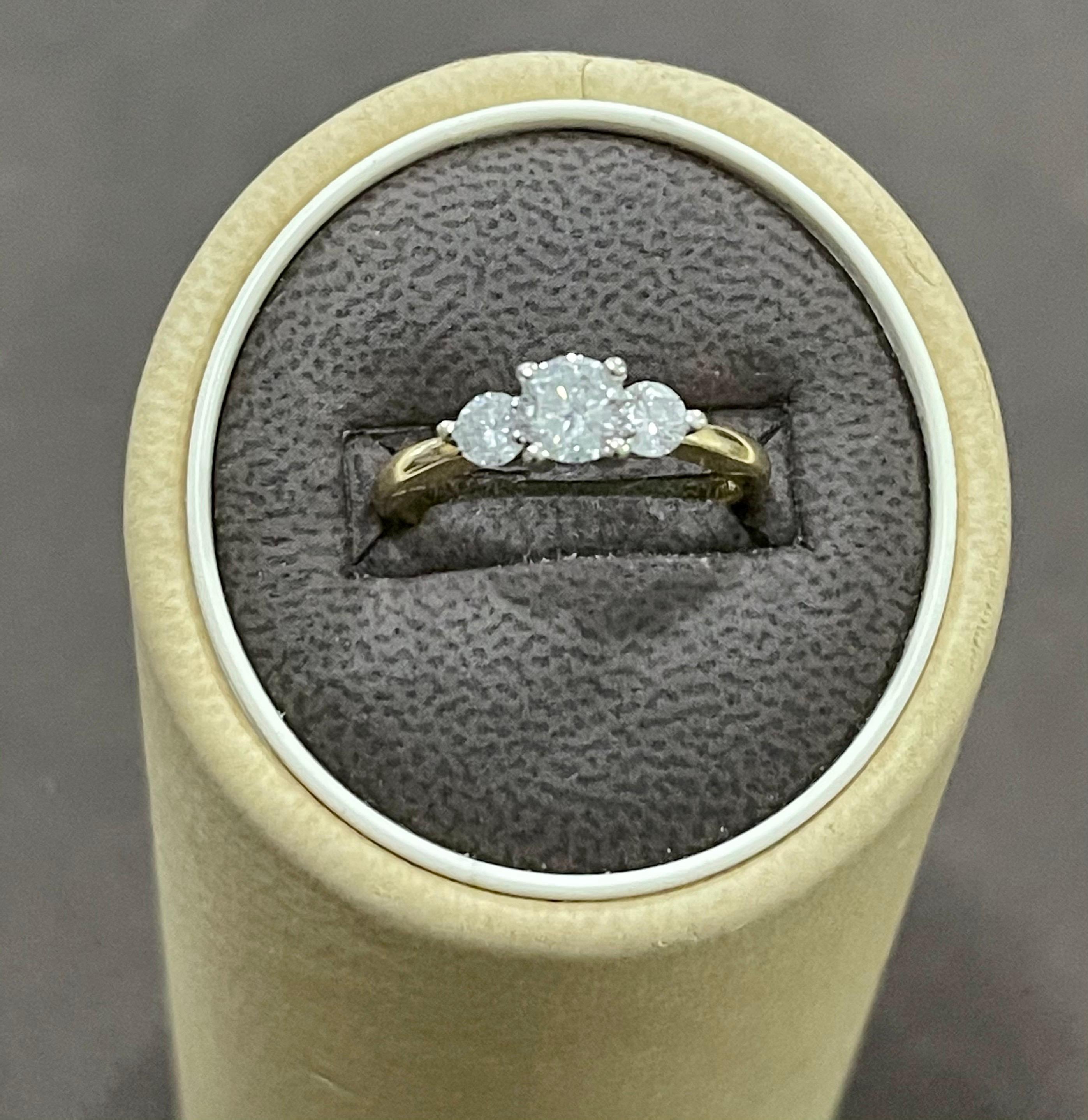 Three-Stone Diamond 1.0 Carat Traditional Ring/Band 14 Karat Yellow Gold For Sale 3