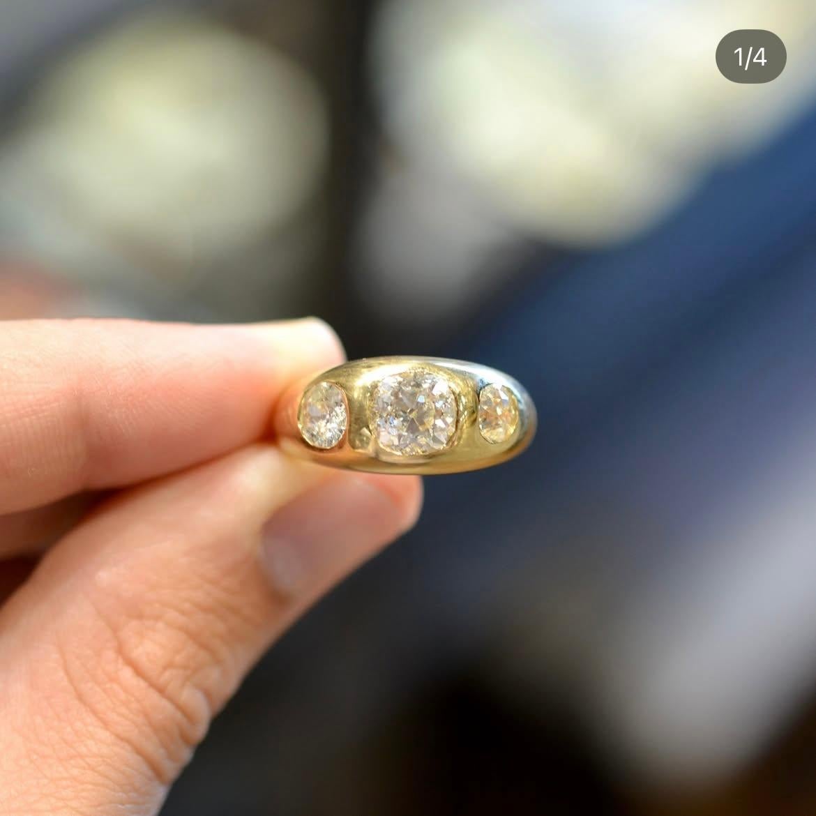 Three Stone Diamond 2.87ct Gypsy Set Ring in 18ct Yellow Gold For Sale 2