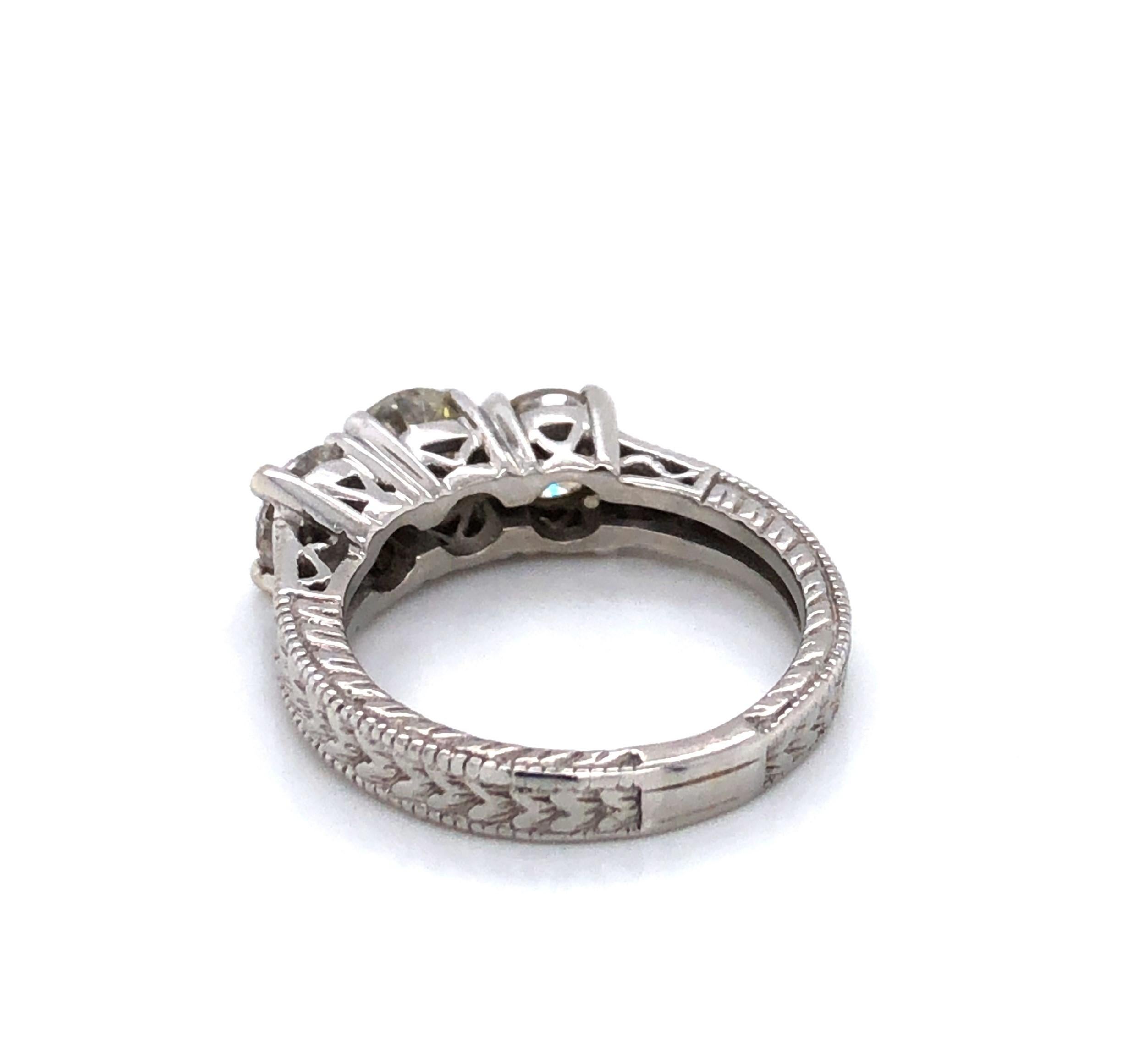 Bague de fiançailles de style ancien à trois pierres Pour femmes en vente