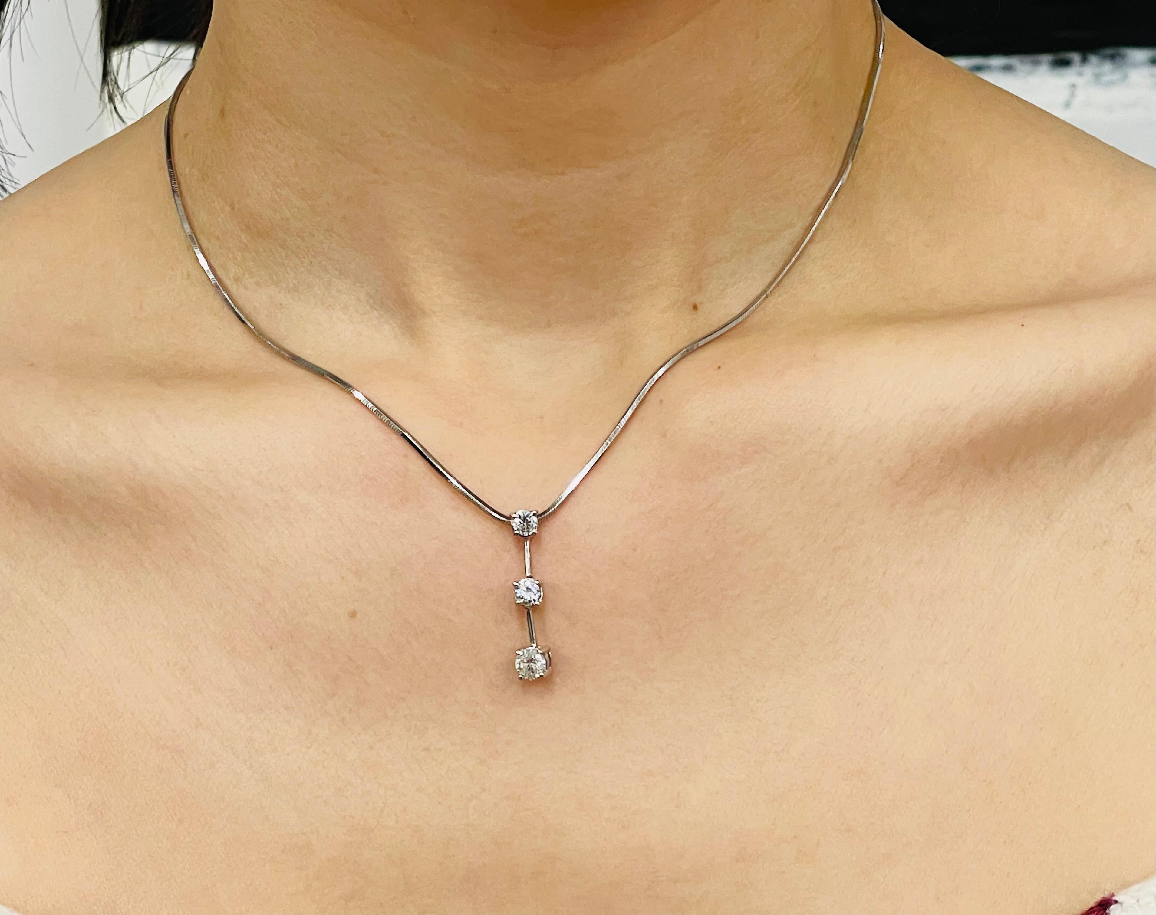 Collana con ciondolo Journey con 3 pietre e diamanti, oro bianco 14 carati in vendita 3