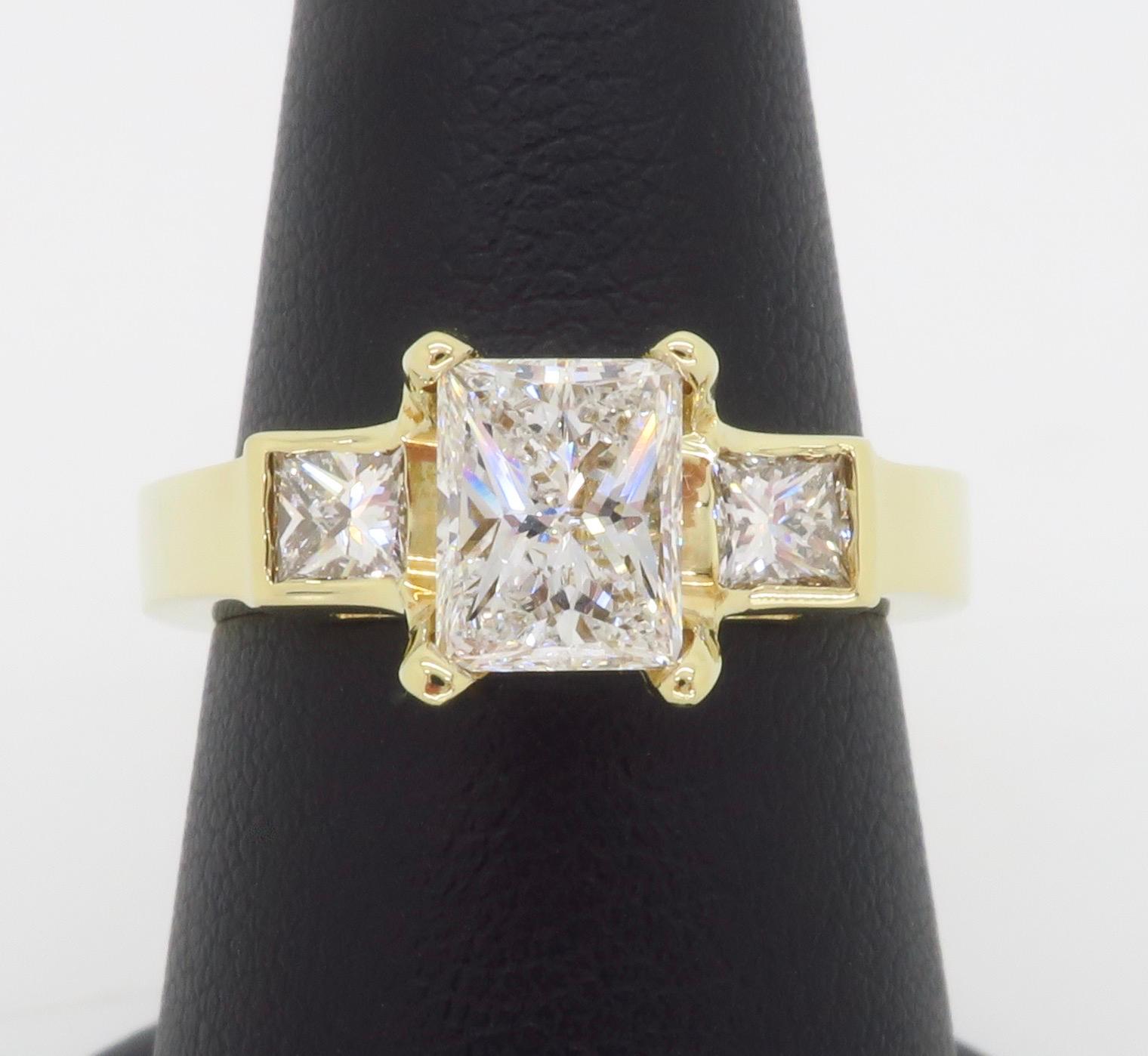 Diamant-Verlobungsring mit drei Steinen 7