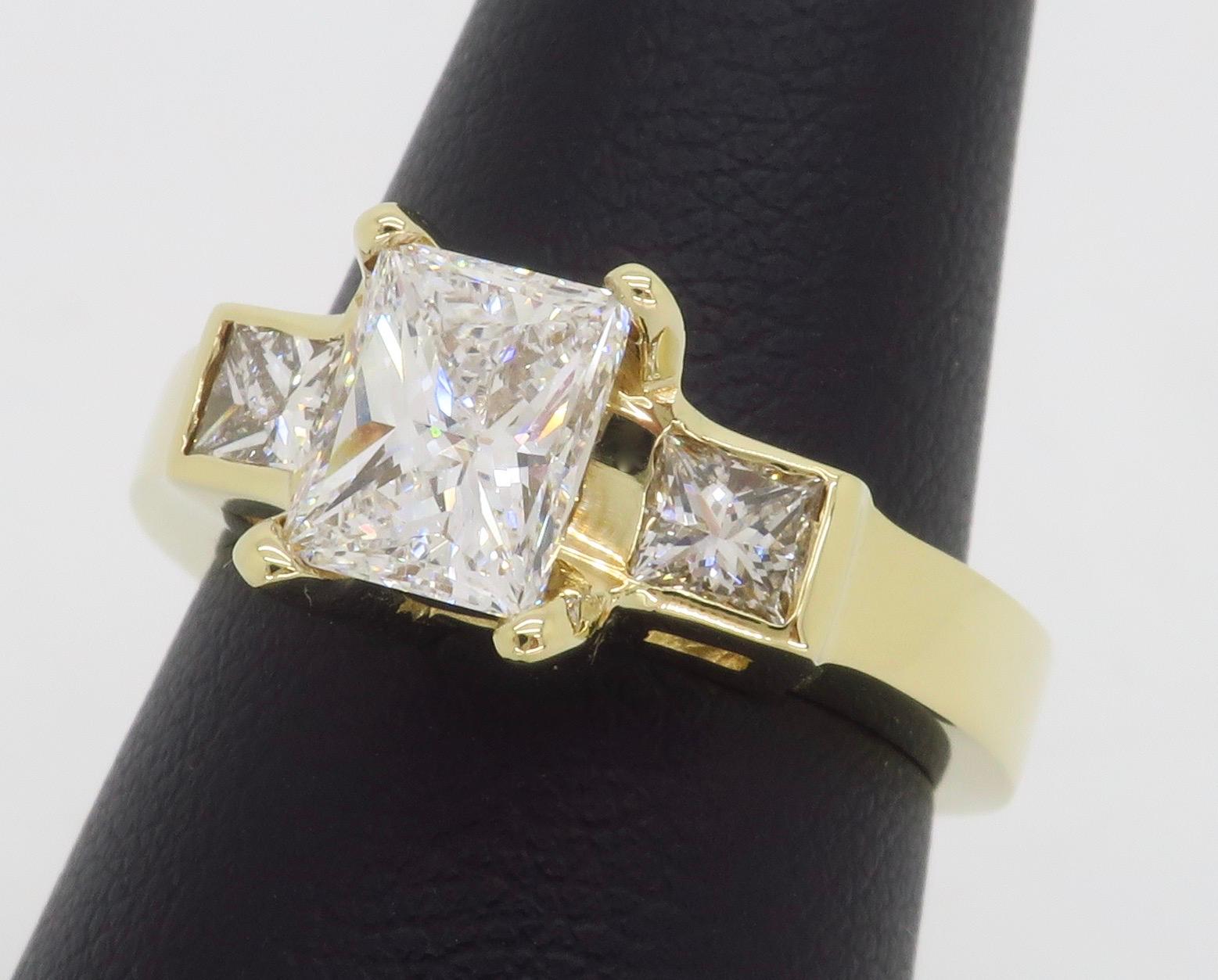 Diamant-Verlobungsring mit drei Steinen 8