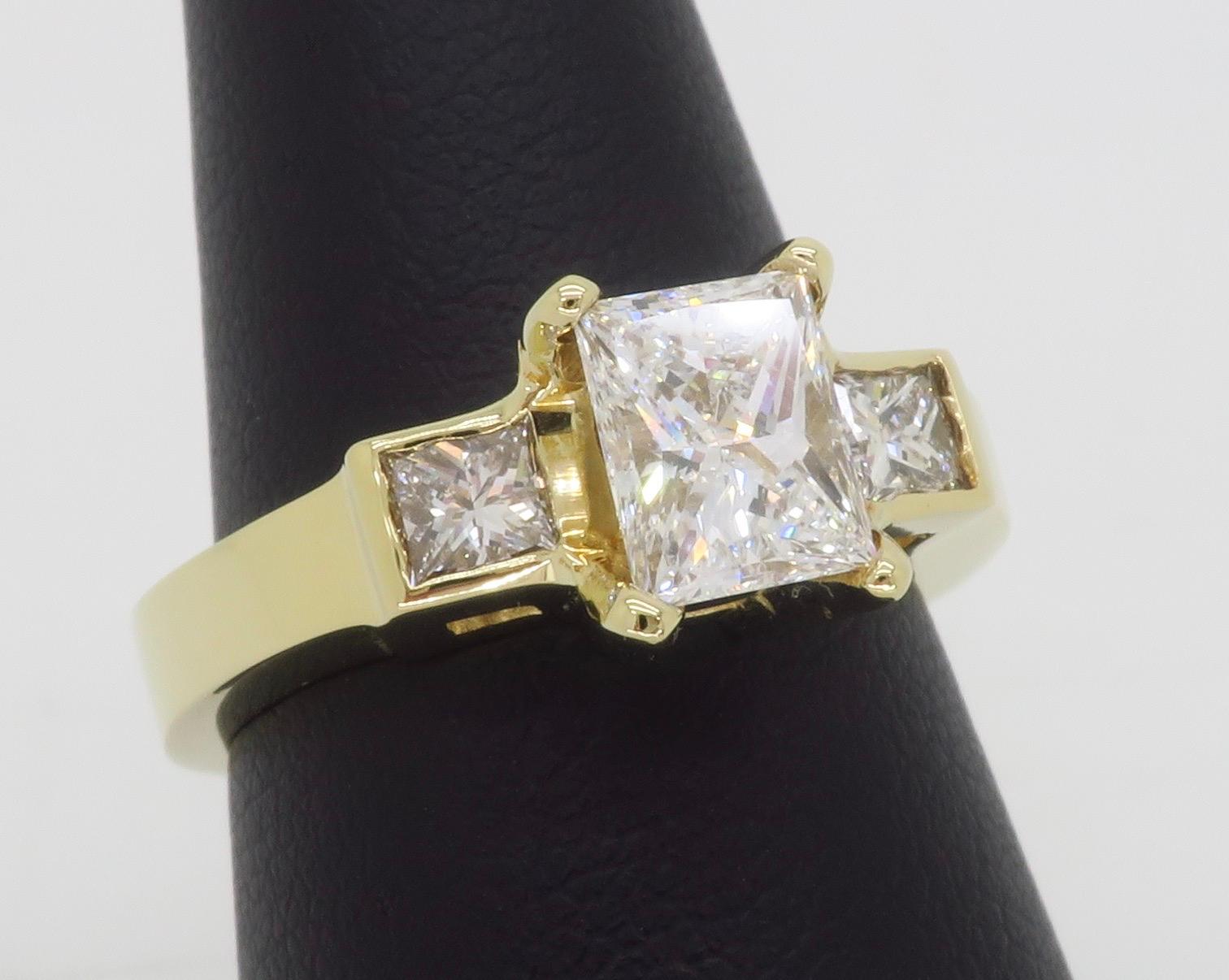 Diamant-Verlobungsring mit drei Steinen 9