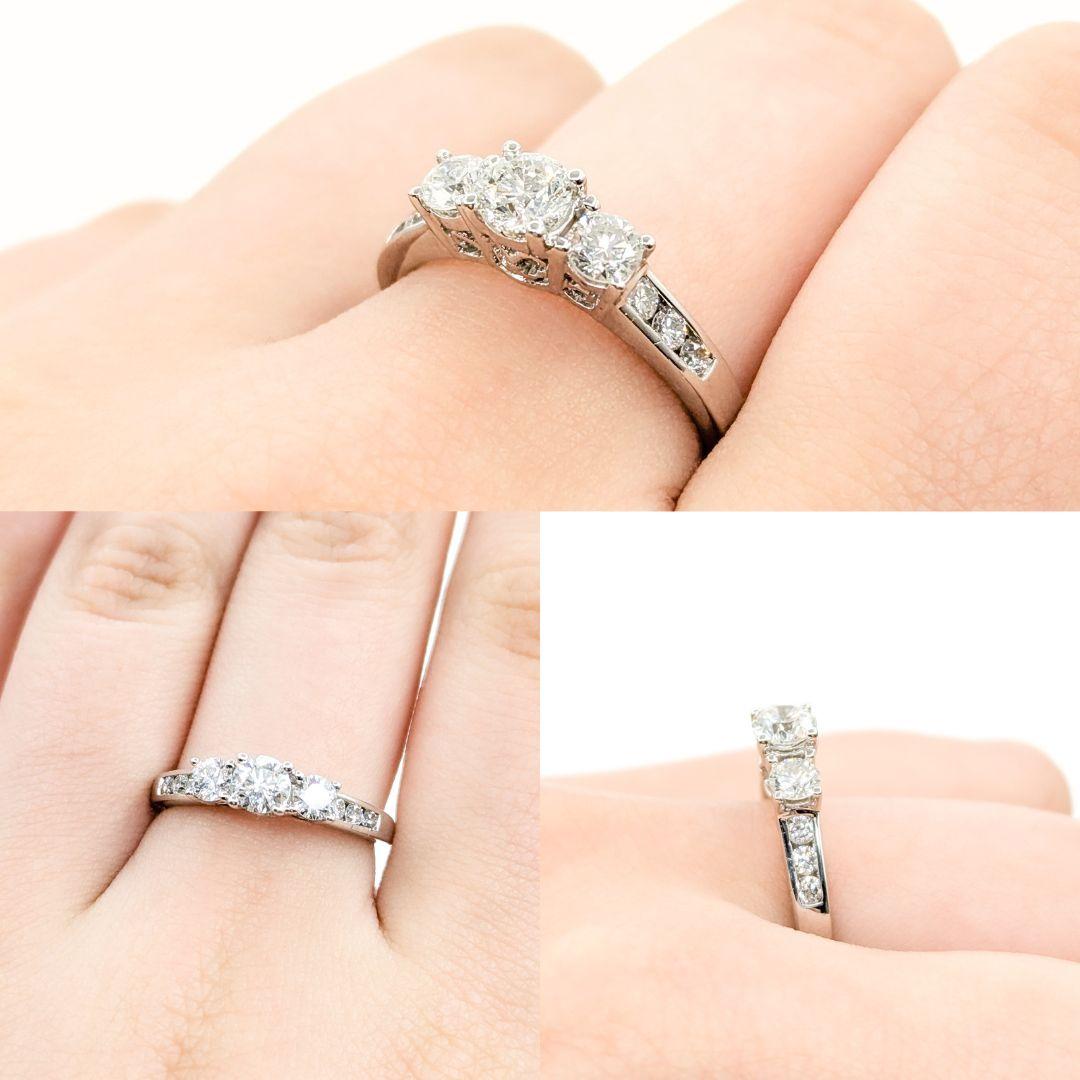 Anello di fidanzamento con tre pietre e diamanti in oro bianco


Ti presentiamo questo bellissimo anello di fidanzamento a tre pietre realizzato in oro 14kt. L'anello presenta diamanti da 0,85 ctw con purezza I e tonalità bianca quasi incolore, per