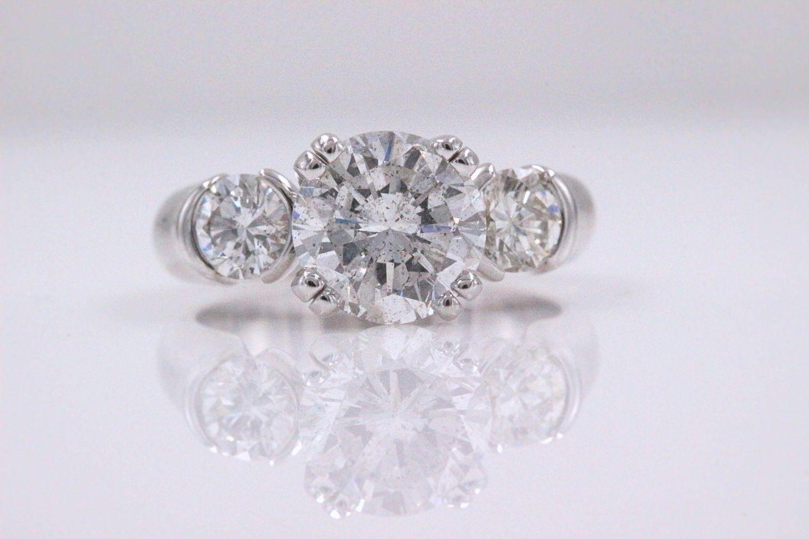 Three-Stone Diamond Engagement Ring Round 2.93 Carat 18 Karat White Gold For Sale 4