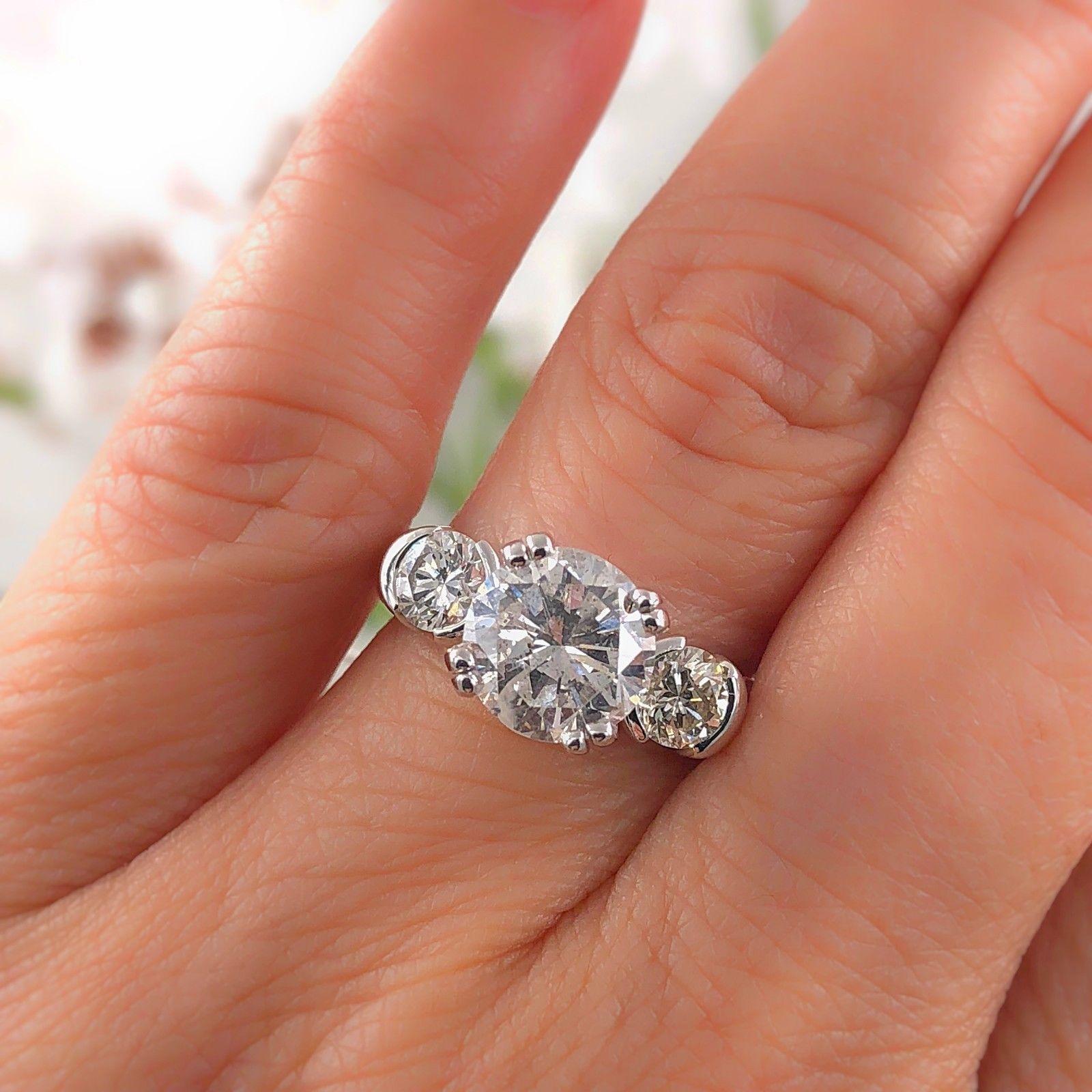 Three-Stone Diamond Engagement Ring Round 2.93 Carat 18 Karat White Gold In Excellent Condition For Sale In San Diego, CA