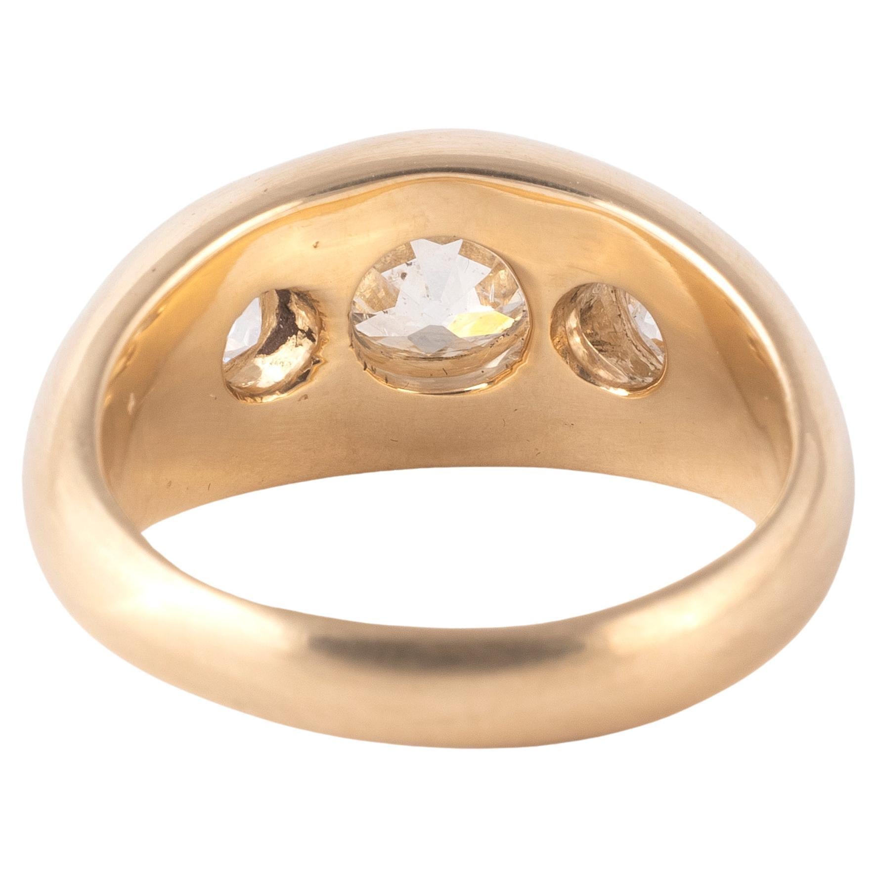 Taille vieille Europe Bague gitane sertie de trois pierres et diamants de 2,77 carats en or jaune 18 carats en vente