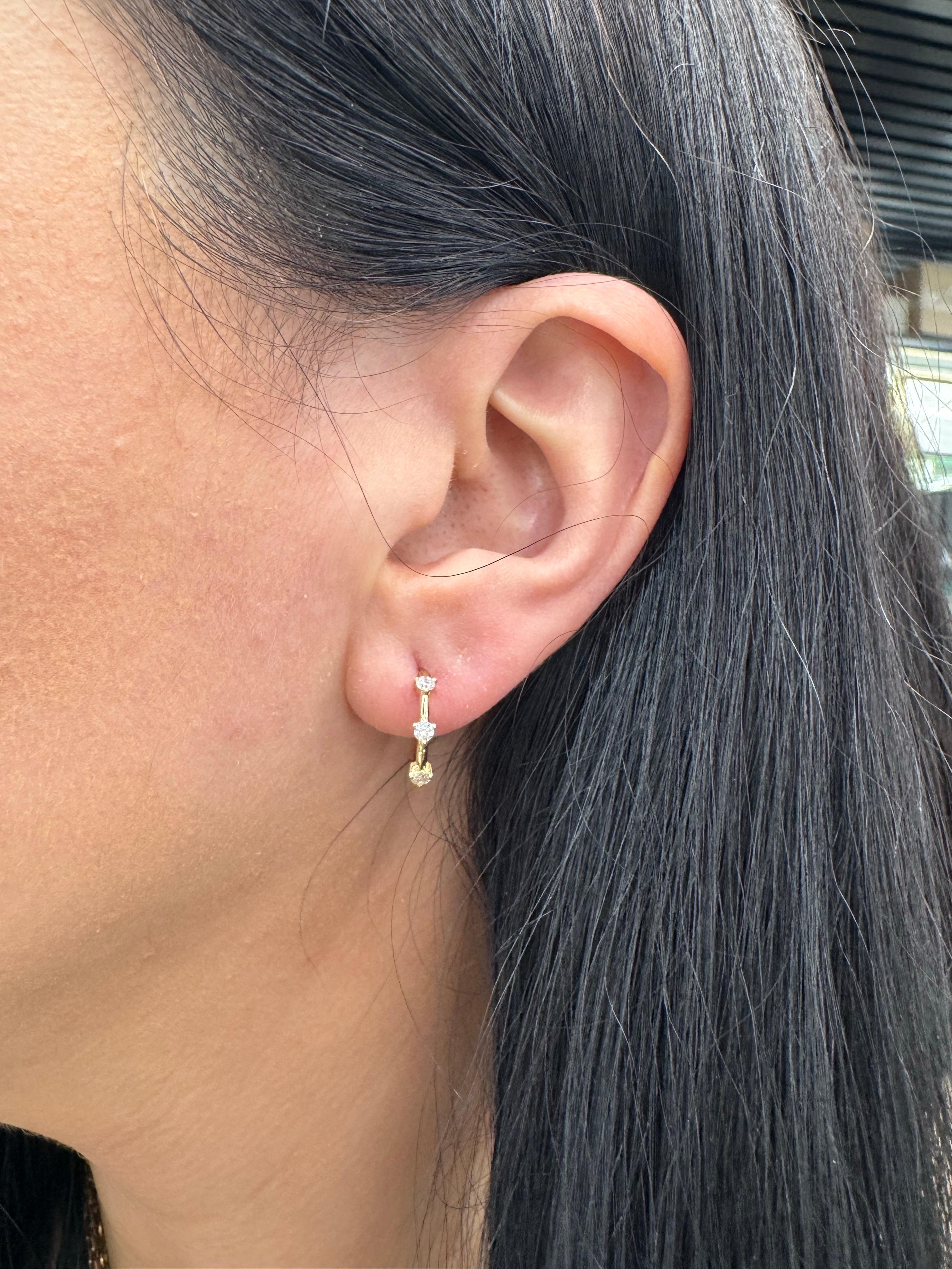 14 Karat yellow gold earrings featuring 3 diamonds on each huggie weighing a total of 0.32 carats.
More fashionable huggies in stock.
Message for more pictures and details. 