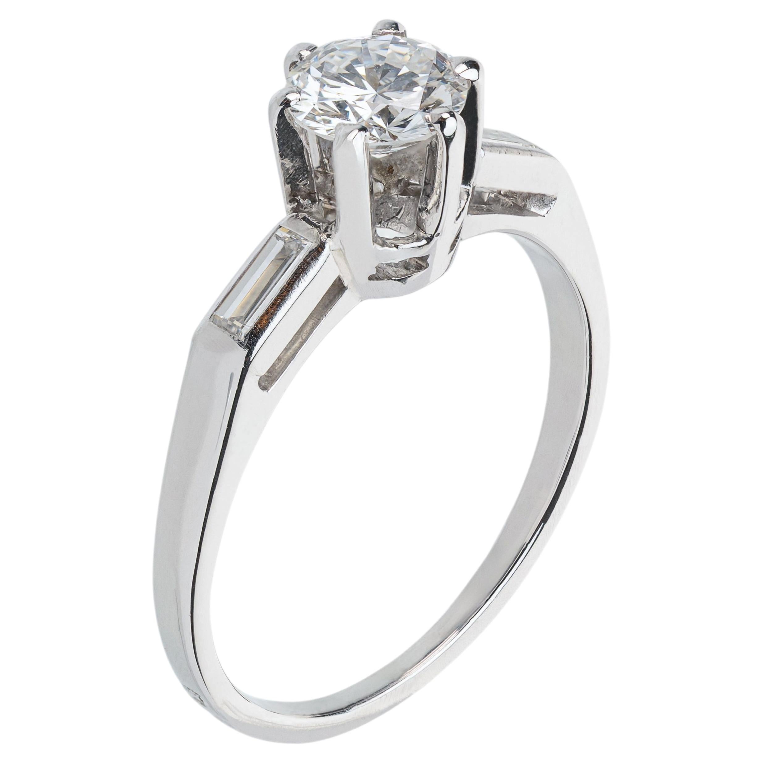 Three Stone Diamond Ring, 0.72 ct in 18kt White Gold Setting