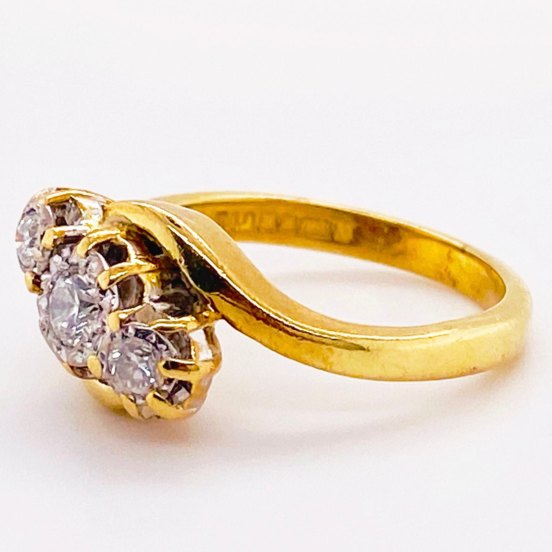 Vergangene, gegenwärtige und zukünftige Ringe werden seit Generationen als Zeichen des Lebens und der ewigen Liebe getragen. Diese Ringe sind so besonders und gefühlvoll, dass sie immer noch ein beliebtes Design für Verlobungsringe sind. Dieser
