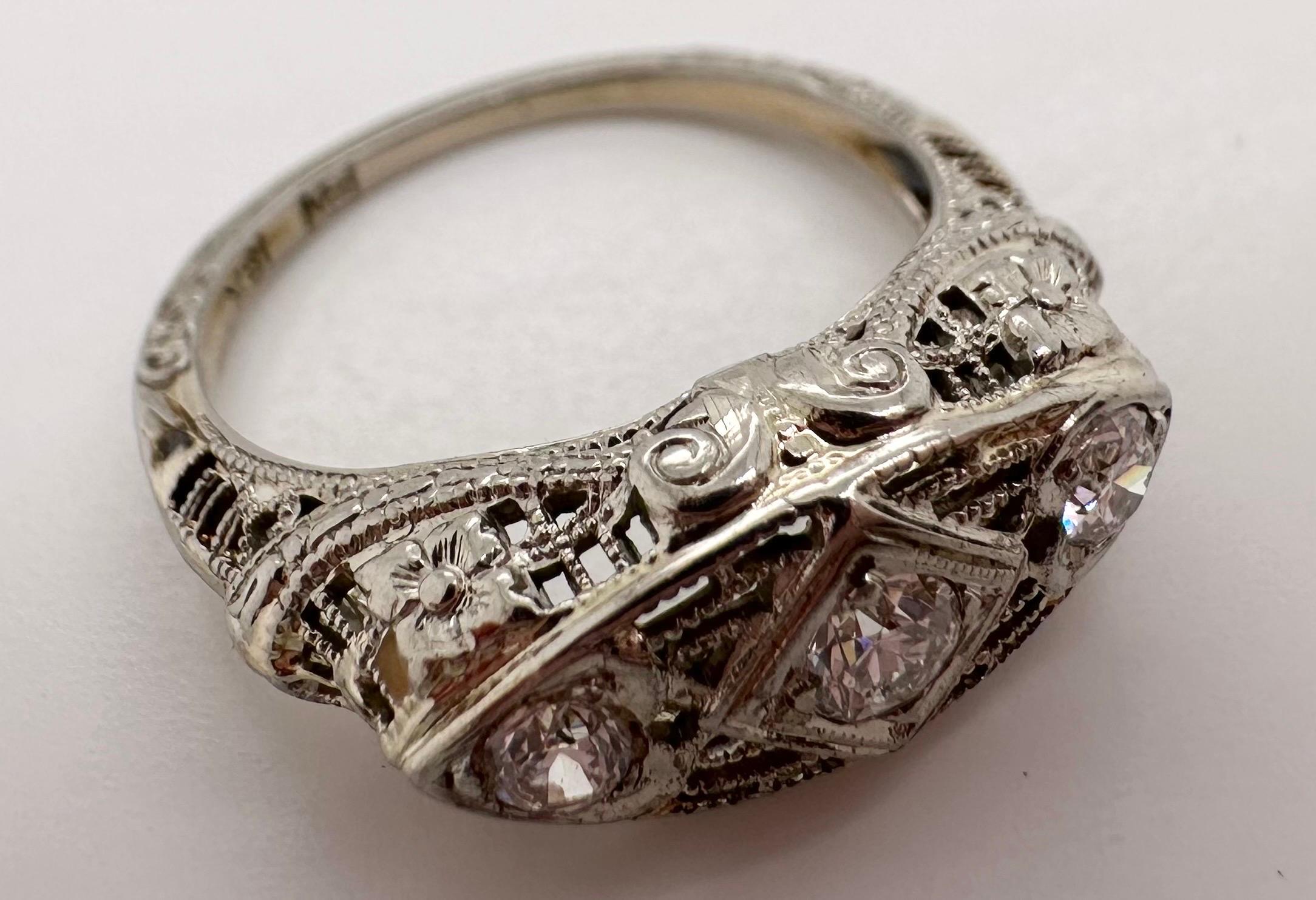 Three stone diamond ring Antique 18kt gold For Sale 3