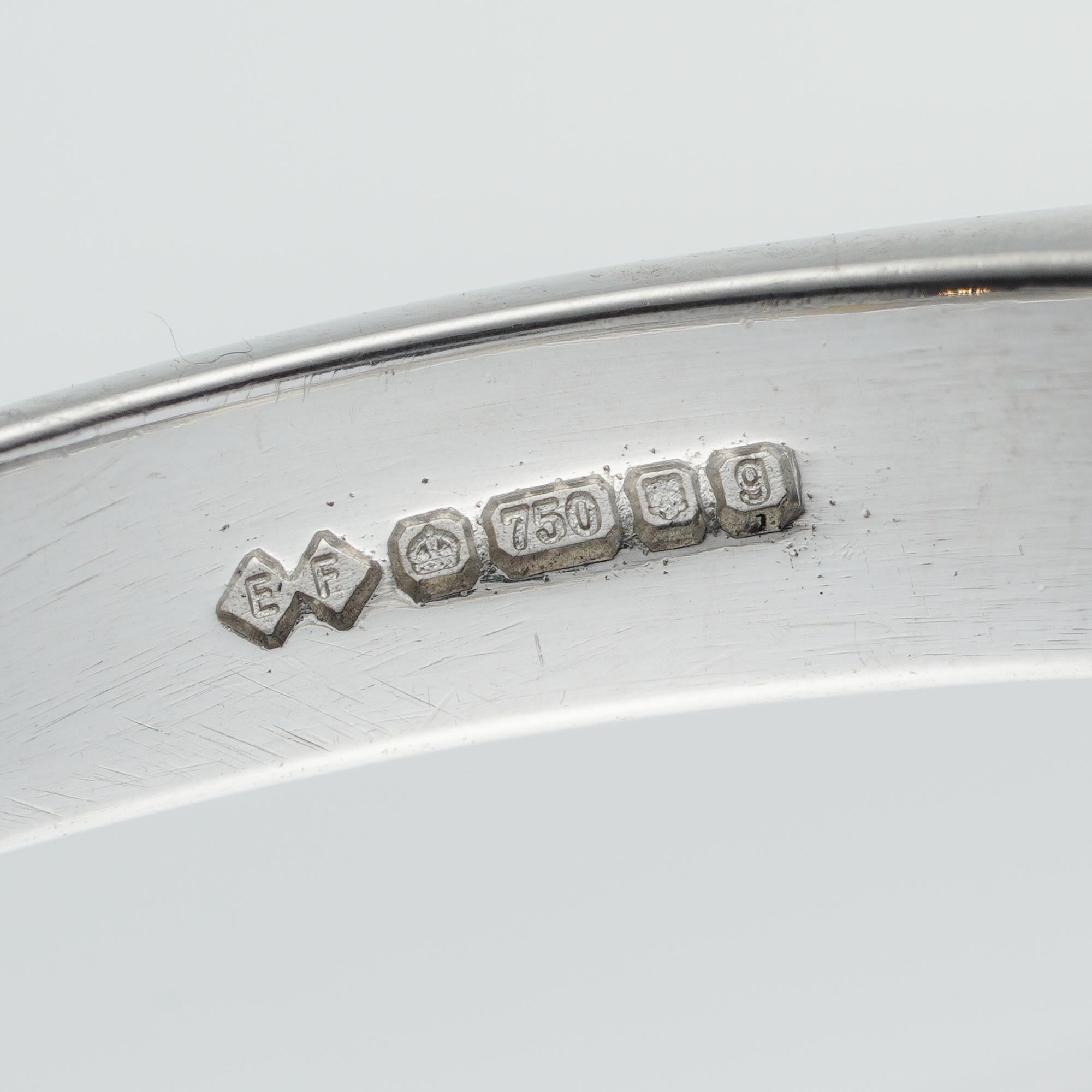 Ein Diamantring mit drei Steinen im Zustand „Neu“ im Angebot in London, GB