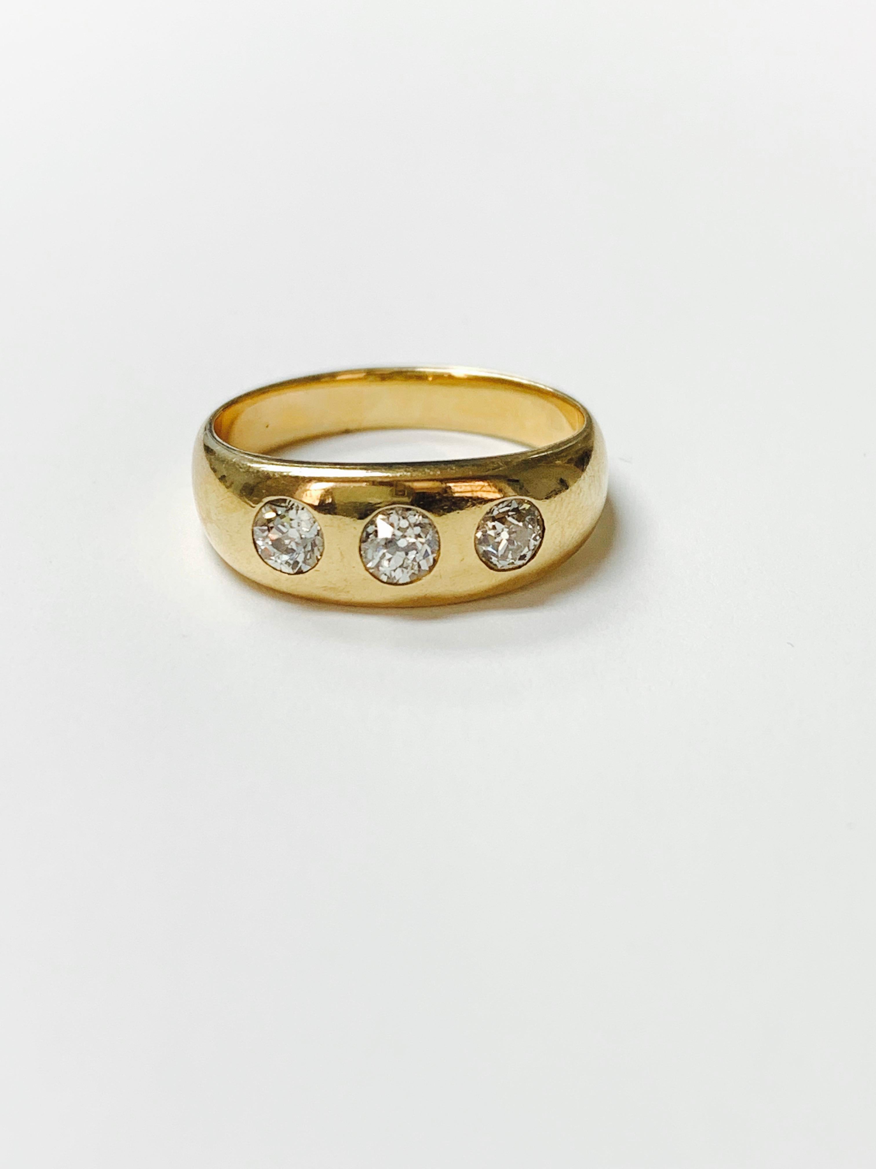 Bague à trois pierres en or jaune 14 carats et diamants Neuf - En vente à New York, NY