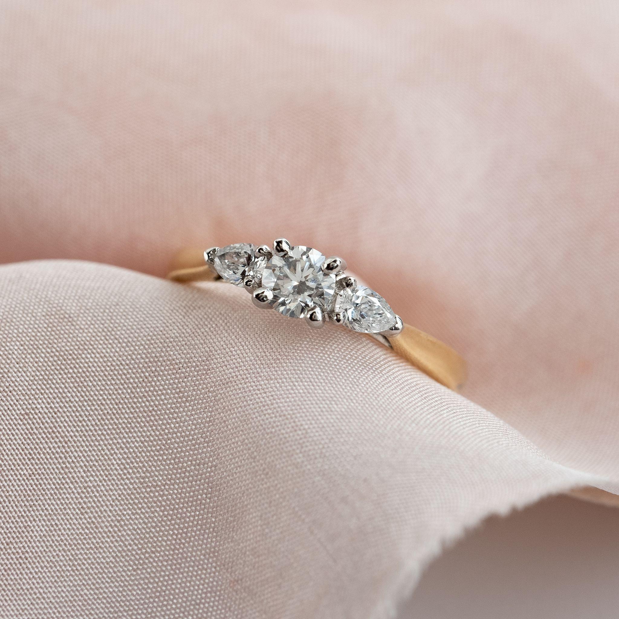 Round Cut Three Stone Diamond Ring in 18ct Gold For Sale