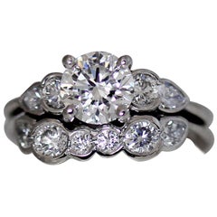 Runder Diamant-Verlobungsring mit drei Steinen