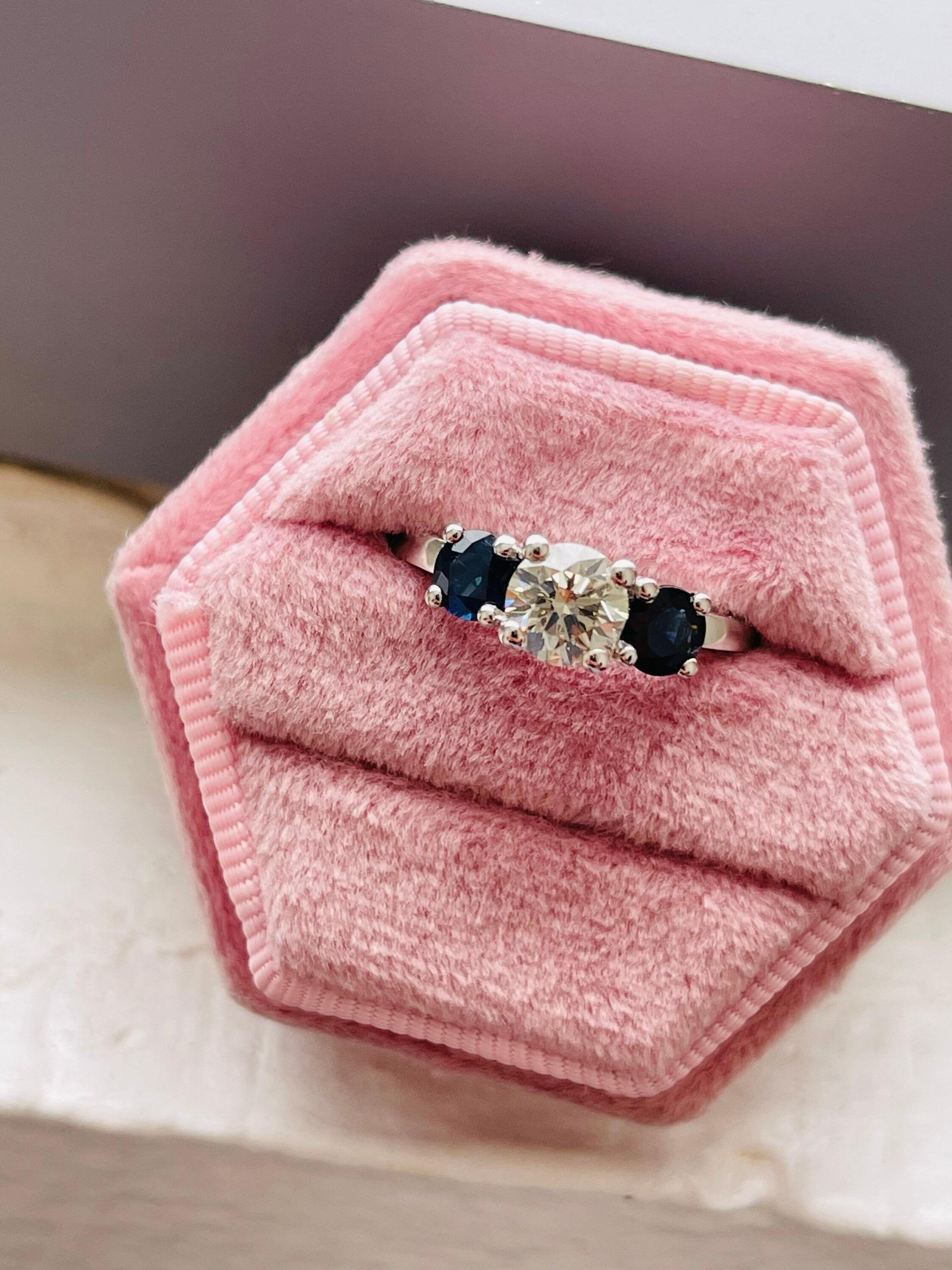 Women's or Men's Three stone diamond sapphire ring platinum tulip diamond ring floral design For Sale