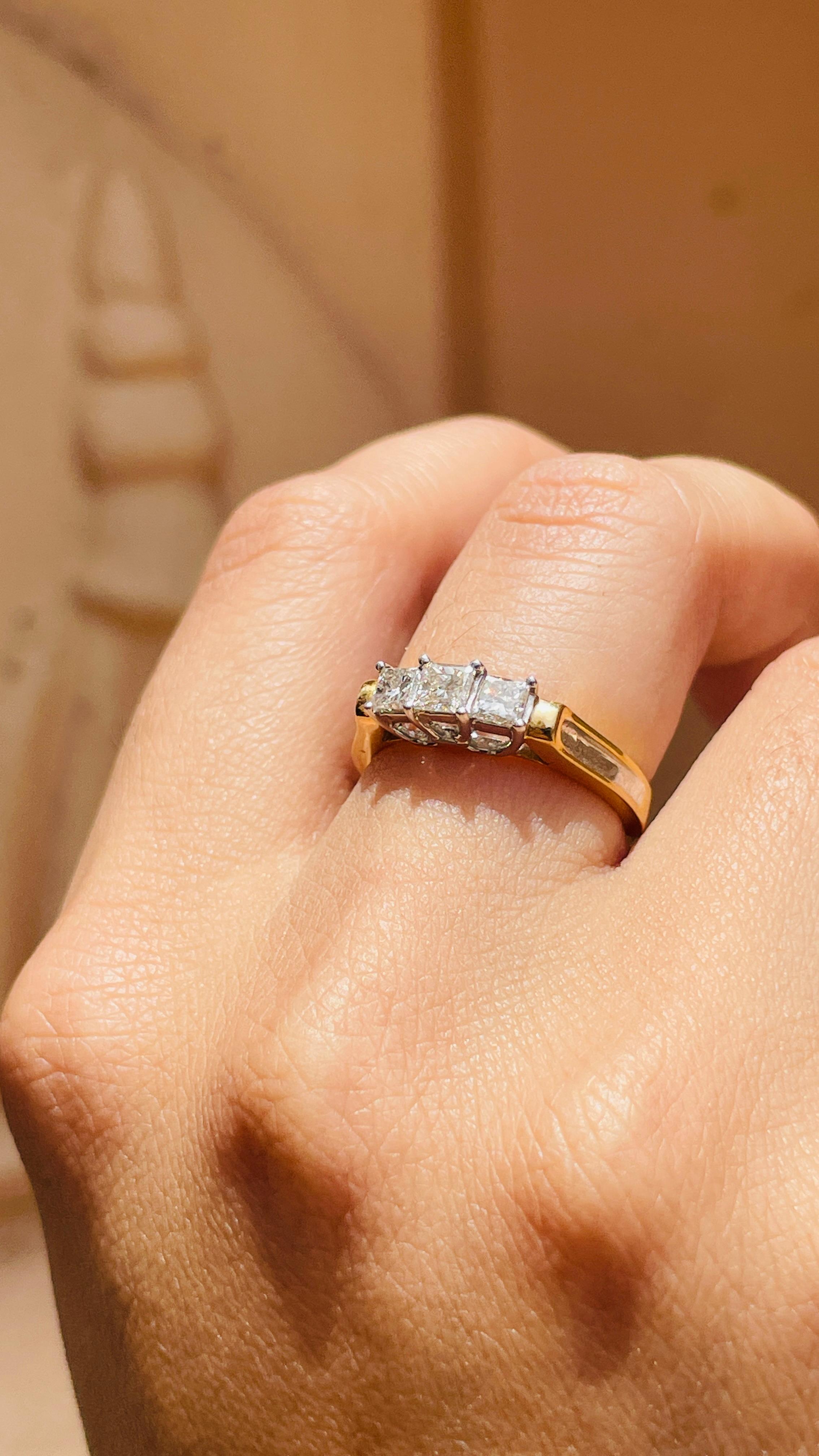 For Sale:  Unisex Diamond Three Stone Engagement Ring in 18 Karat Yellow Gold 11