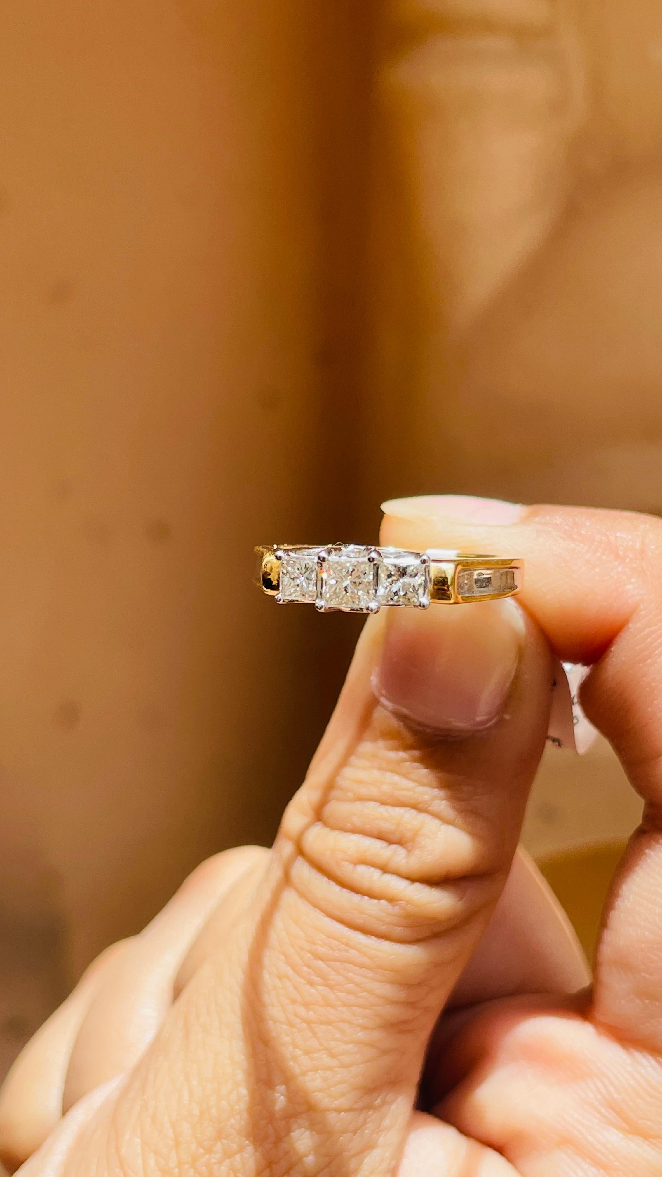 For Sale:  Unisex Diamond Three Stone Engagement Ring in 18 Karat Yellow Gold 13