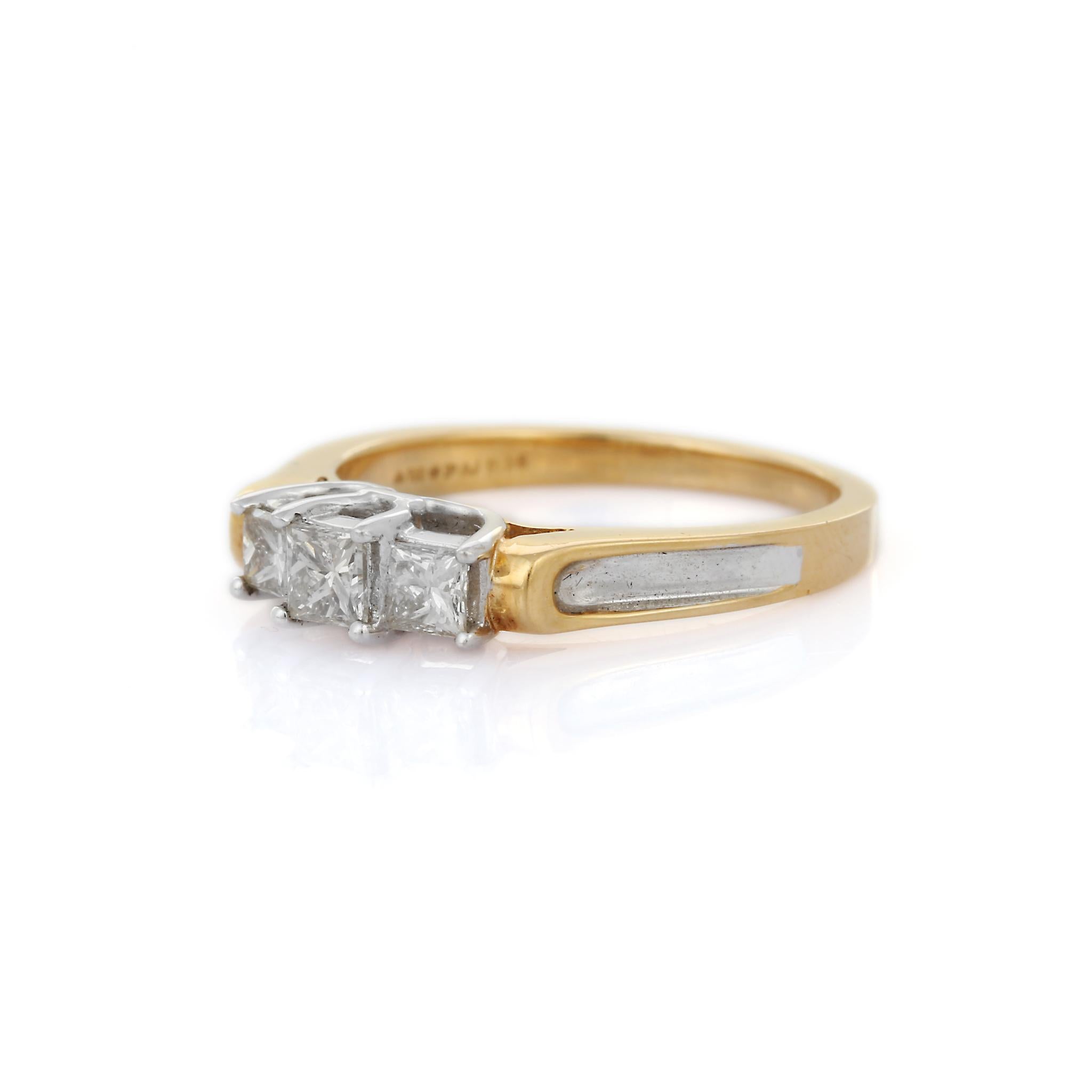 For Sale:  Unisex Diamond Three Stone Engagement Ring in 18 Karat Yellow Gold 3