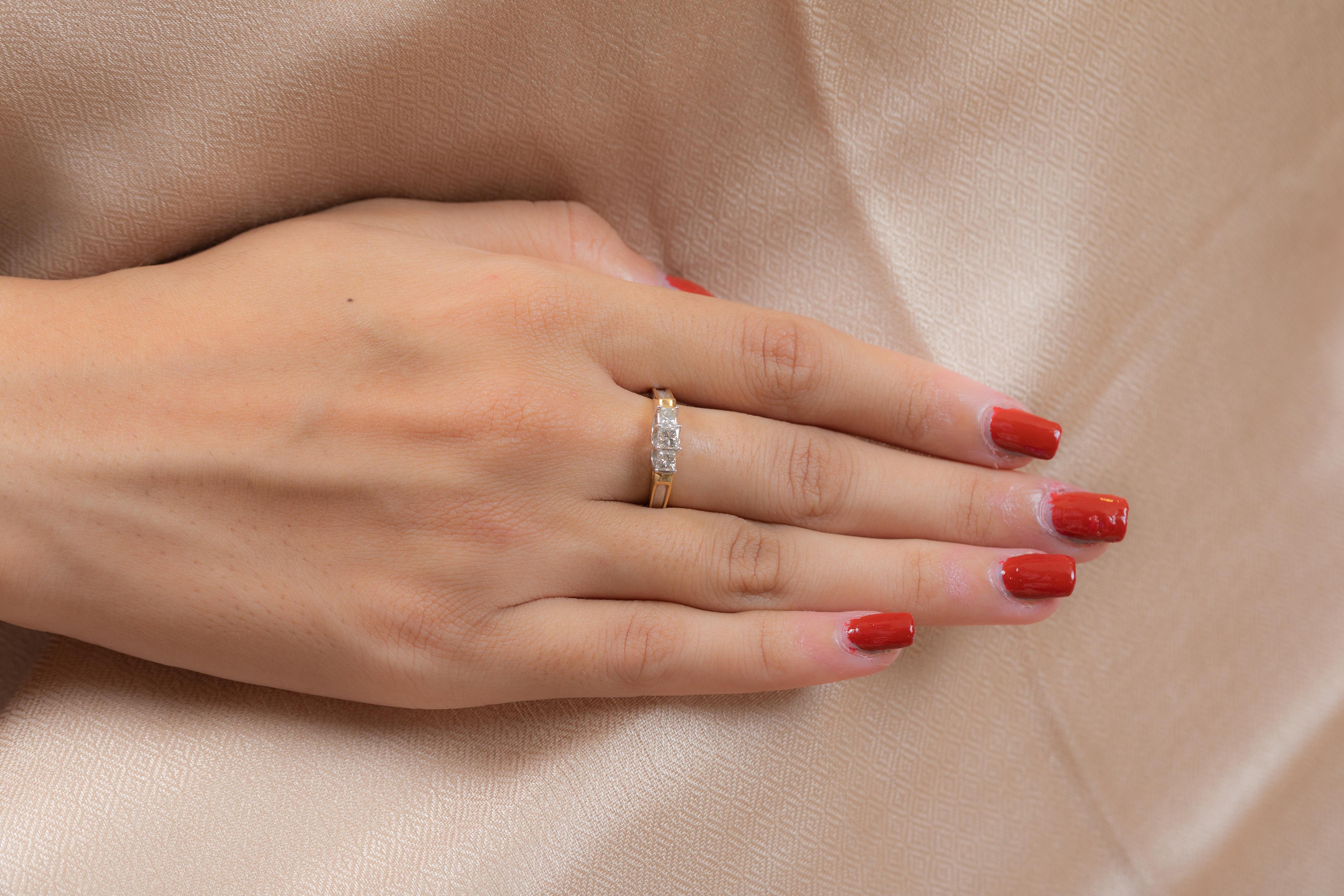For Sale:  Unisex Diamond Three Stone Engagement Ring in 18 Karat Yellow Gold 4