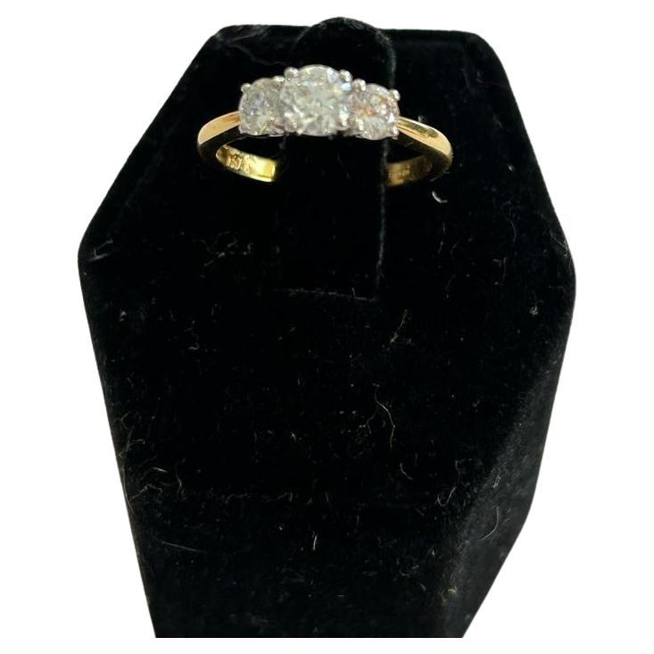 Three Stone Diamond Yellow Gold Ring, Est 0.88ct, 18K Yellow Gold. In Excellent Condition For Sale In Canterbury, GB