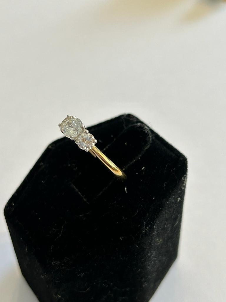 Women's or Men's Three Stone Diamond Yellow Gold Ring, Est 0.88ct, 18K Yellow Gold. For Sale