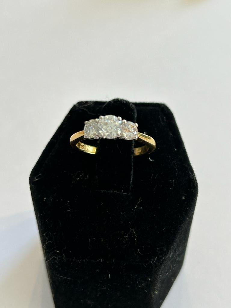 Three Stone Diamond Yellow Gold Ring, Est 0.88ct, 18K Yellow Gold. For Sale 1