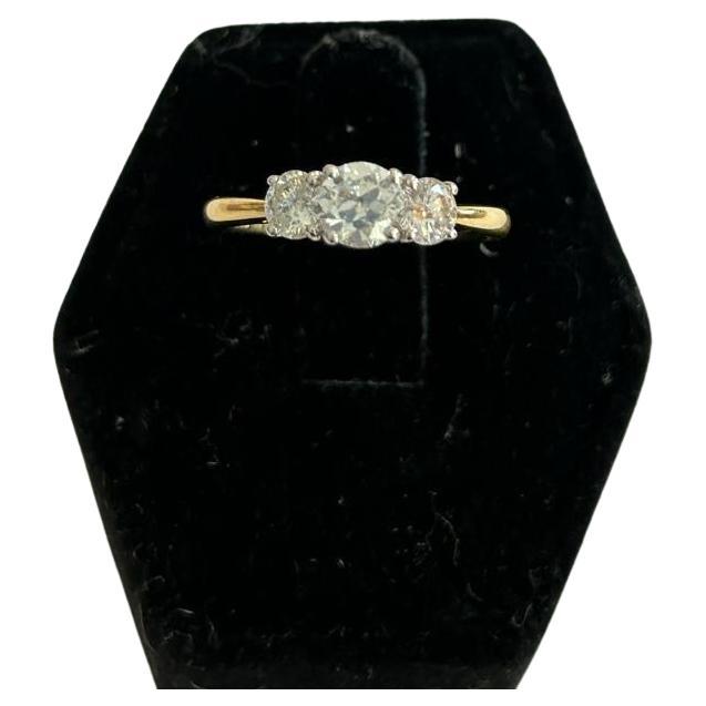 Three Stone Diamond Yellow Gold Ring, Est 0.88ct, 18K Yellow Gold. For Sale