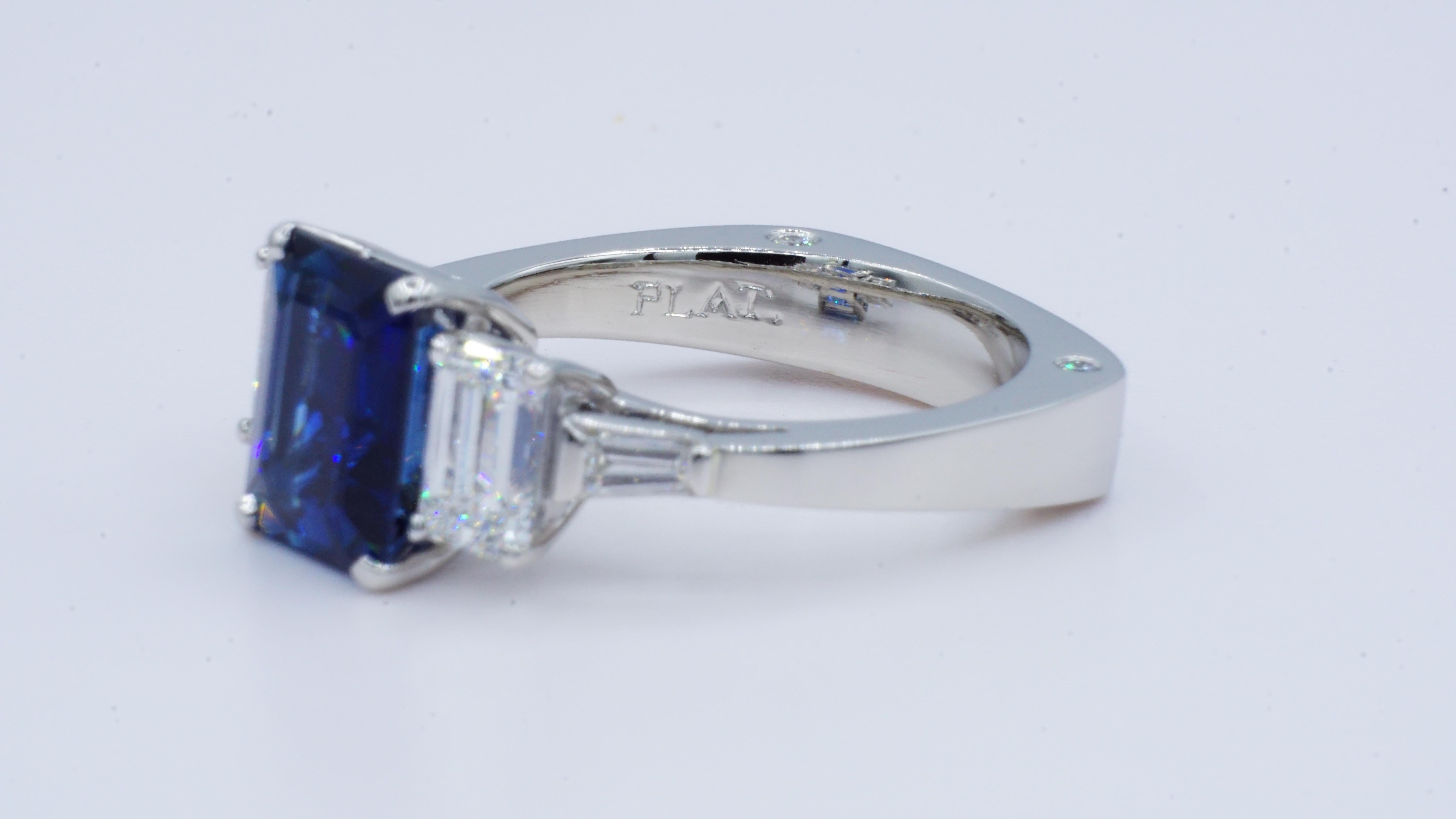 Women's Three-Stone Emerald Cut 4.62ct Sapphire Diamond 1.65cttw Platinum Ring VVS Fine For Sale