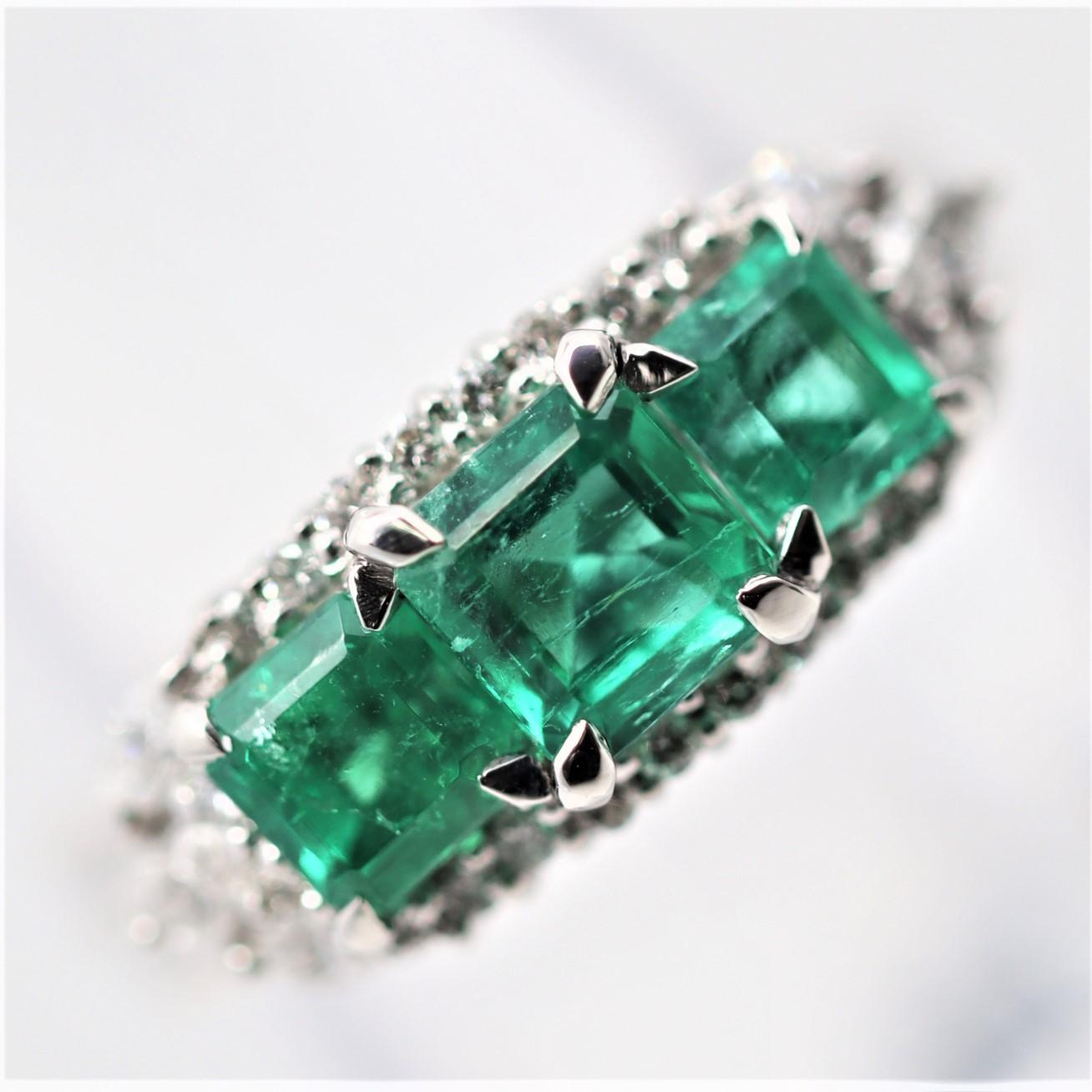 Three-Stone Emerald Diamond Platinum Ring In New Condition In Beverly Hills, CA
