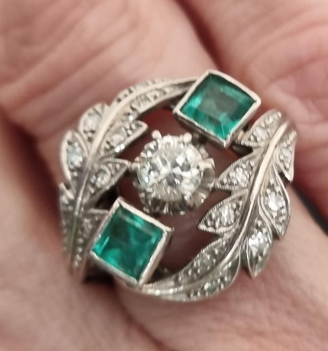 Women's Art Deco Three Stone Emerald, Diamond Ring in Platinum For Sale