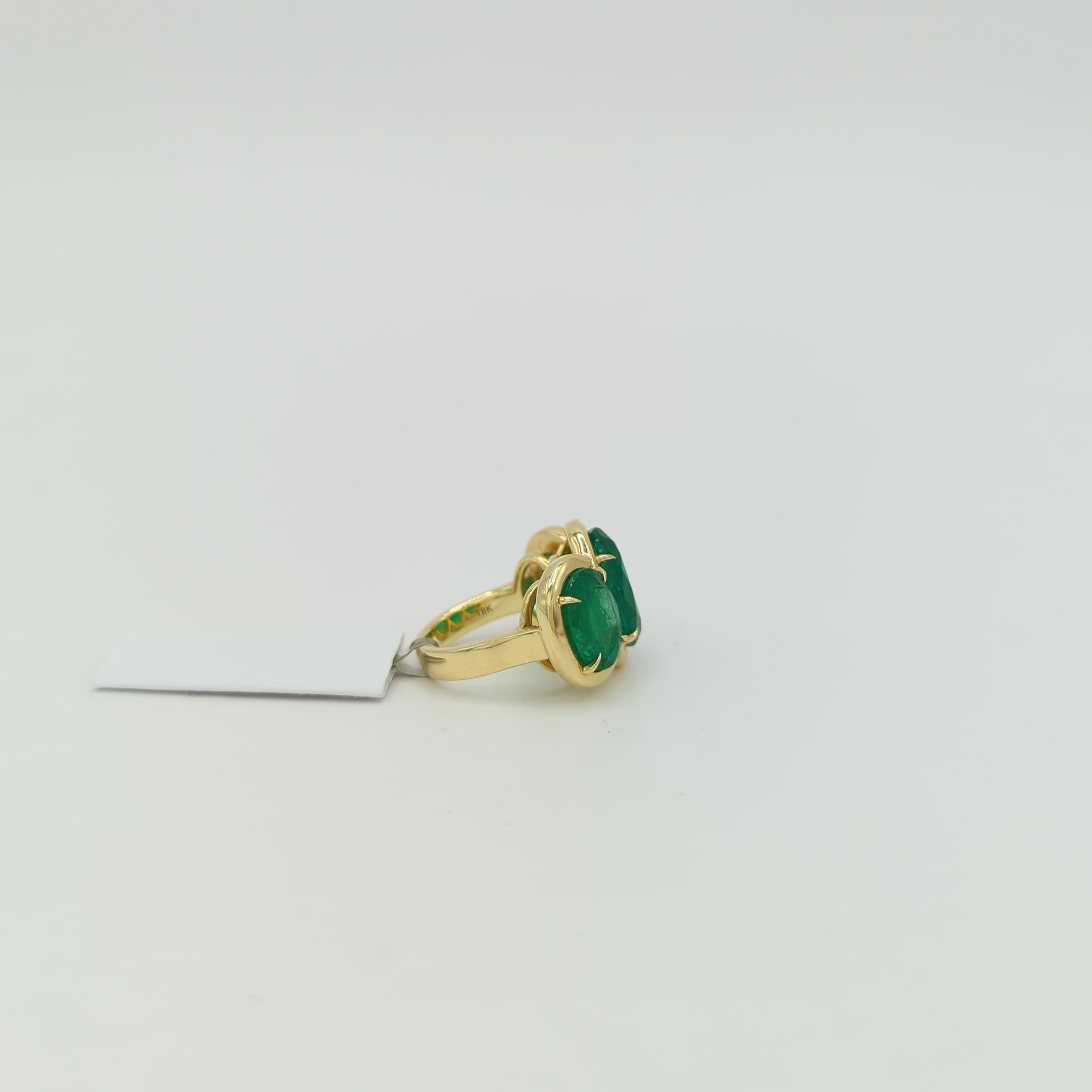 Three Stone Emerald Oval Cocktail Ring in 18K Yellow Gold For Sale 1