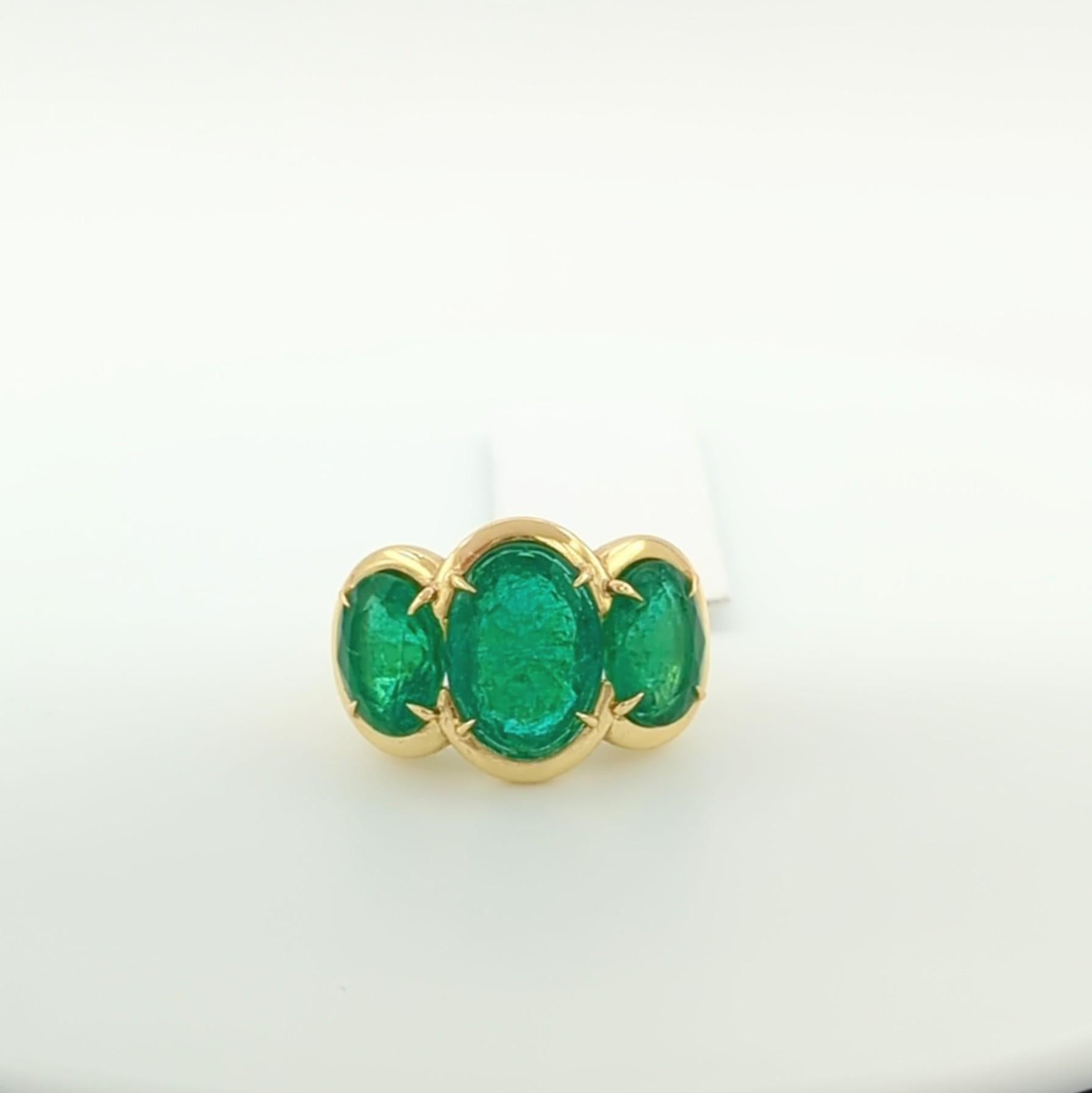 Women's or Men's Three Stone Emerald Oval Cocktail Ring in 18K Yellow Gold For Sale
