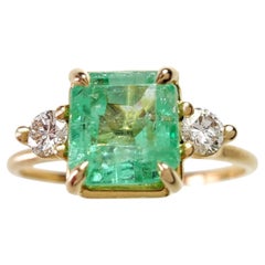 Anello con tre pietre di smeraldo in oro 18 carati: Diamanti e smeraldo, regalo di fidanzamento perfetto