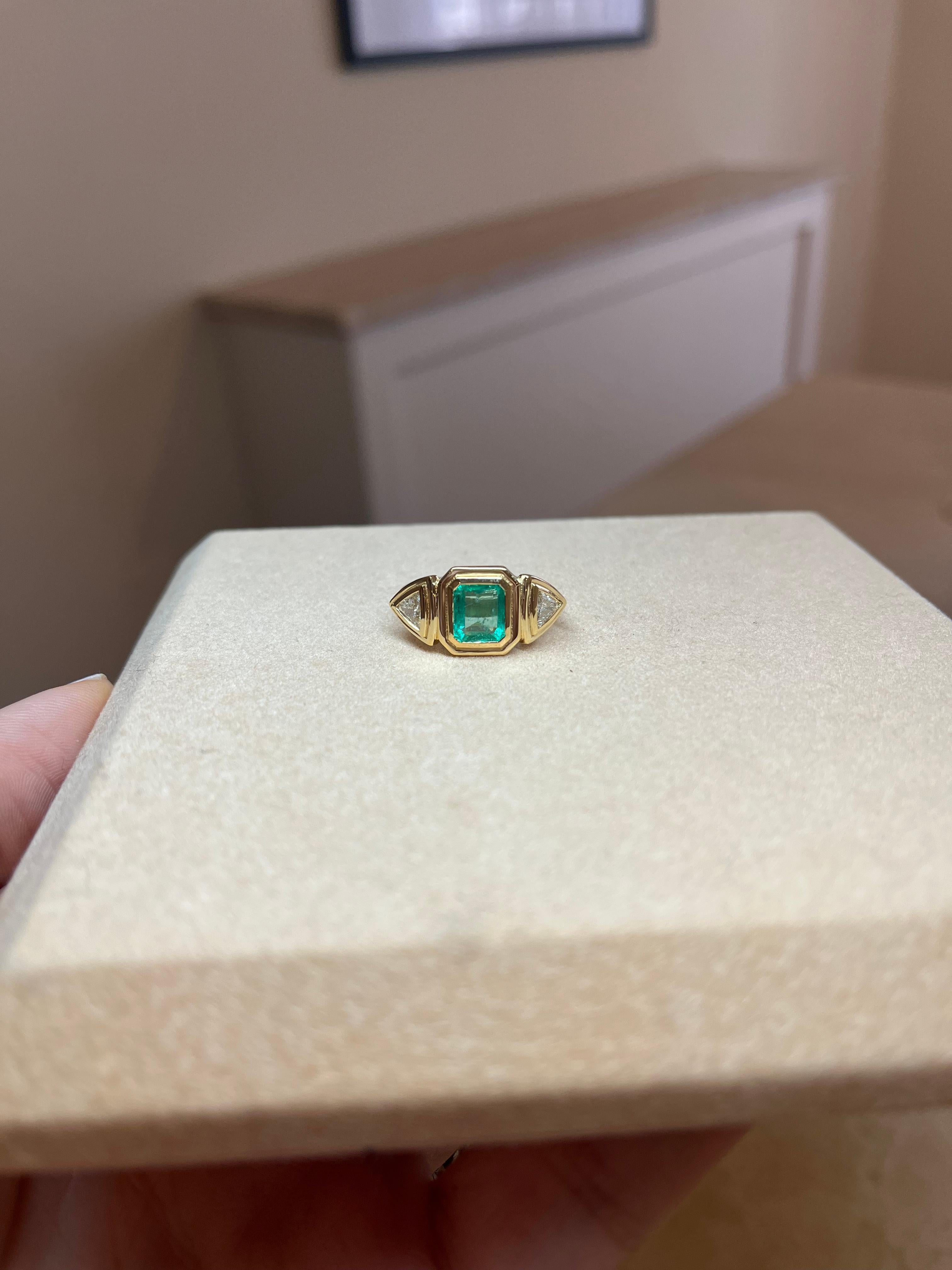 Women's or Men's Three stone emerald ring with trillion diamonds, US Size 7.25, 18k gold