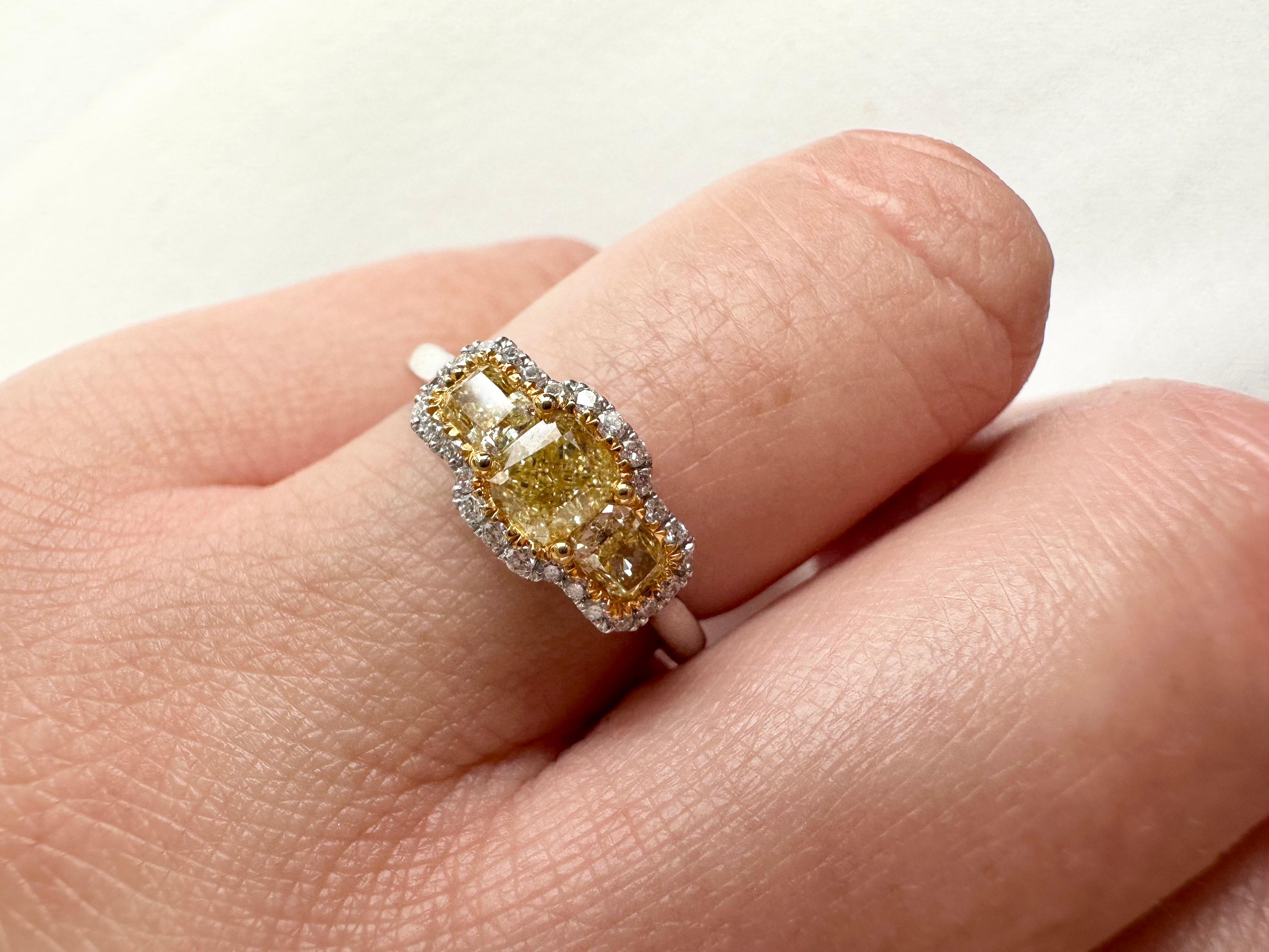 Women's or Men's Three stone engagement ring 18KT gold ring diamond ring fancy yellow ring For Sale