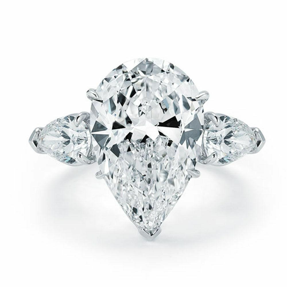 An exquisite GIA certified three stone diamond ring composed by a main 4 carat pear cut diamond and flanked by two 0.45 carats pear cut diamonds.

All the diamonds have great performance are white and full of life.

The ring is set in solid platinum 