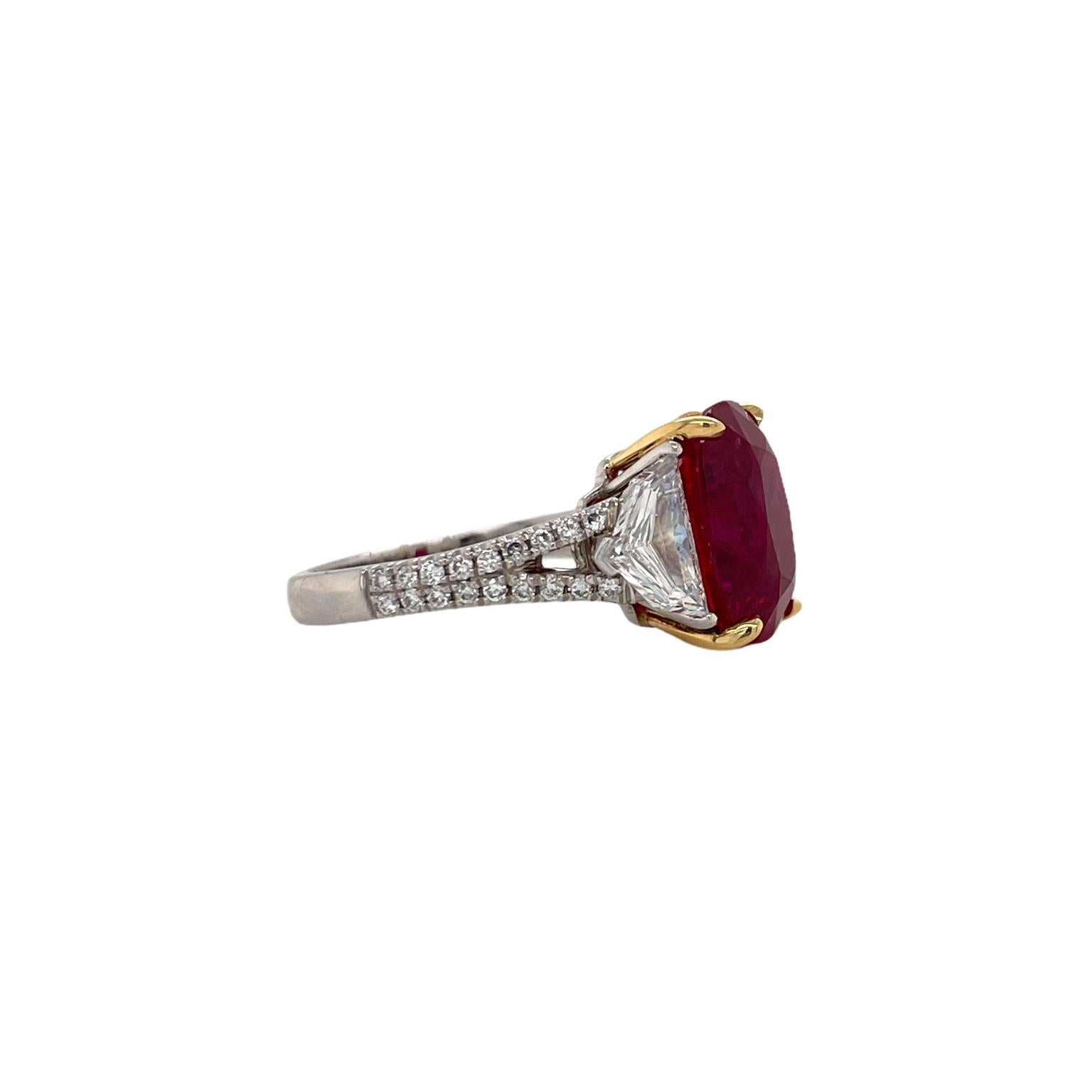 Modern Three Stone GIA Certified Ruby & Diamond Ring in 18k Yellow Gold & Platinum For Sale