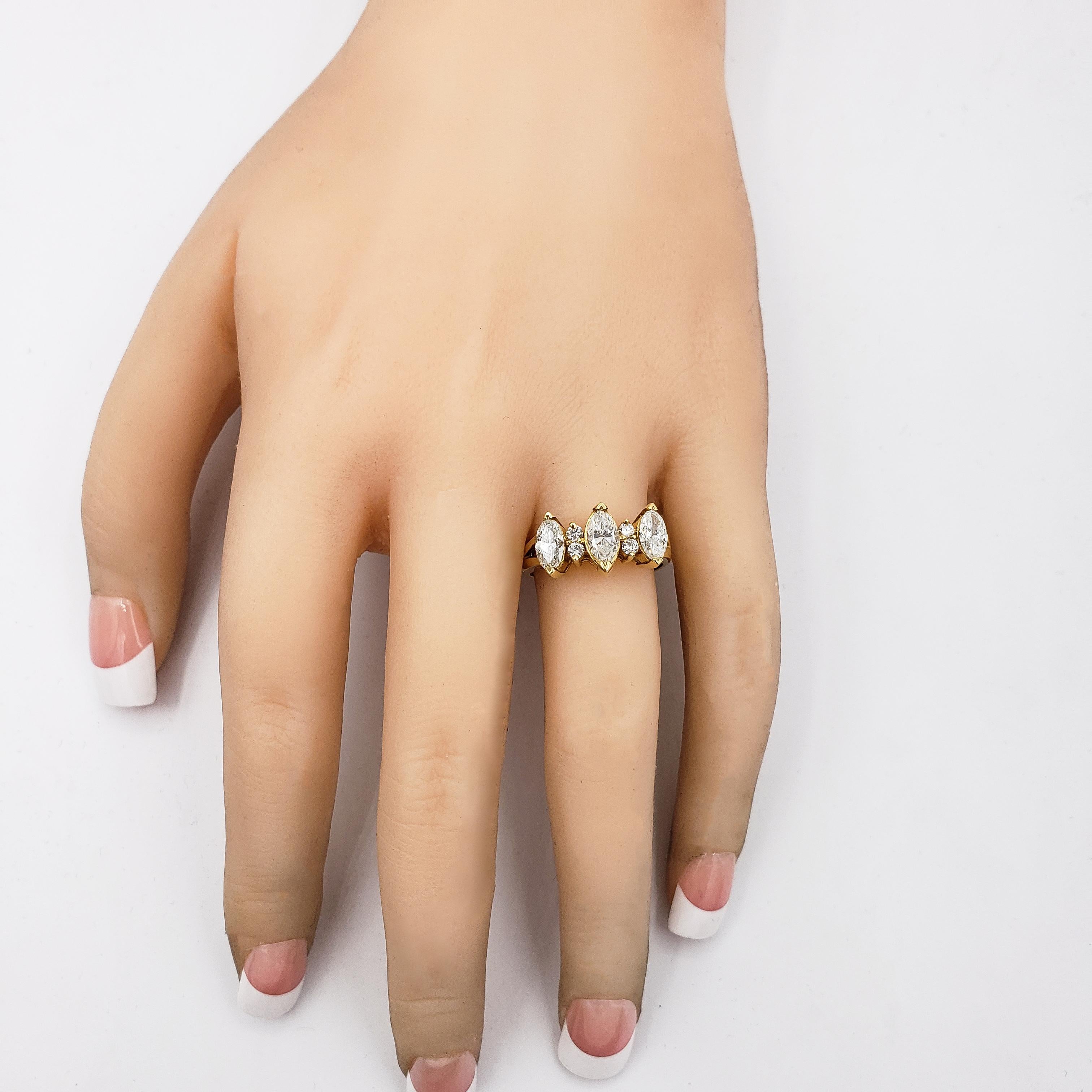 Roman Malakov, bague de fiançailles en or jaune avec diamant taille marquise de 1,15 carat Neuf - En vente à New York, NY