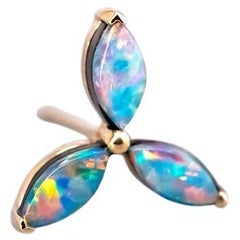 Clous d'oreilles doublet opale marquise en or jaune 18 carats