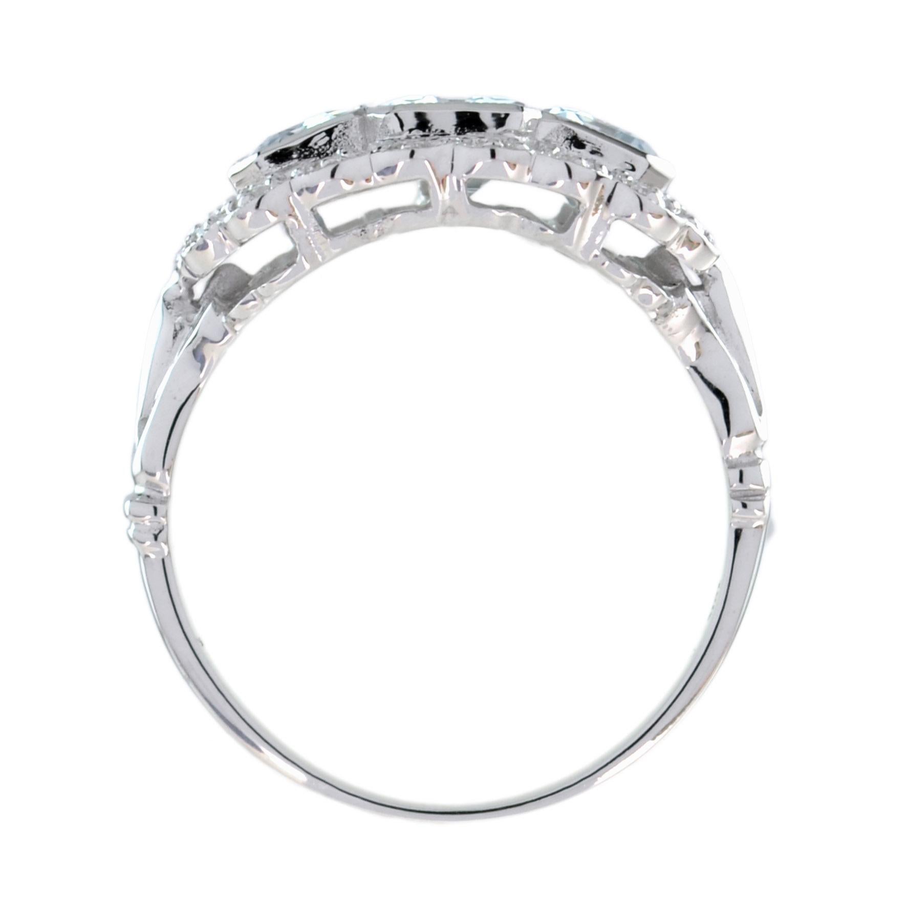 Taille émeraude Bague à trois pierres en forme d'octogone, taille émeraude, aigue-marine bleue, diamant, halo en platine en vente