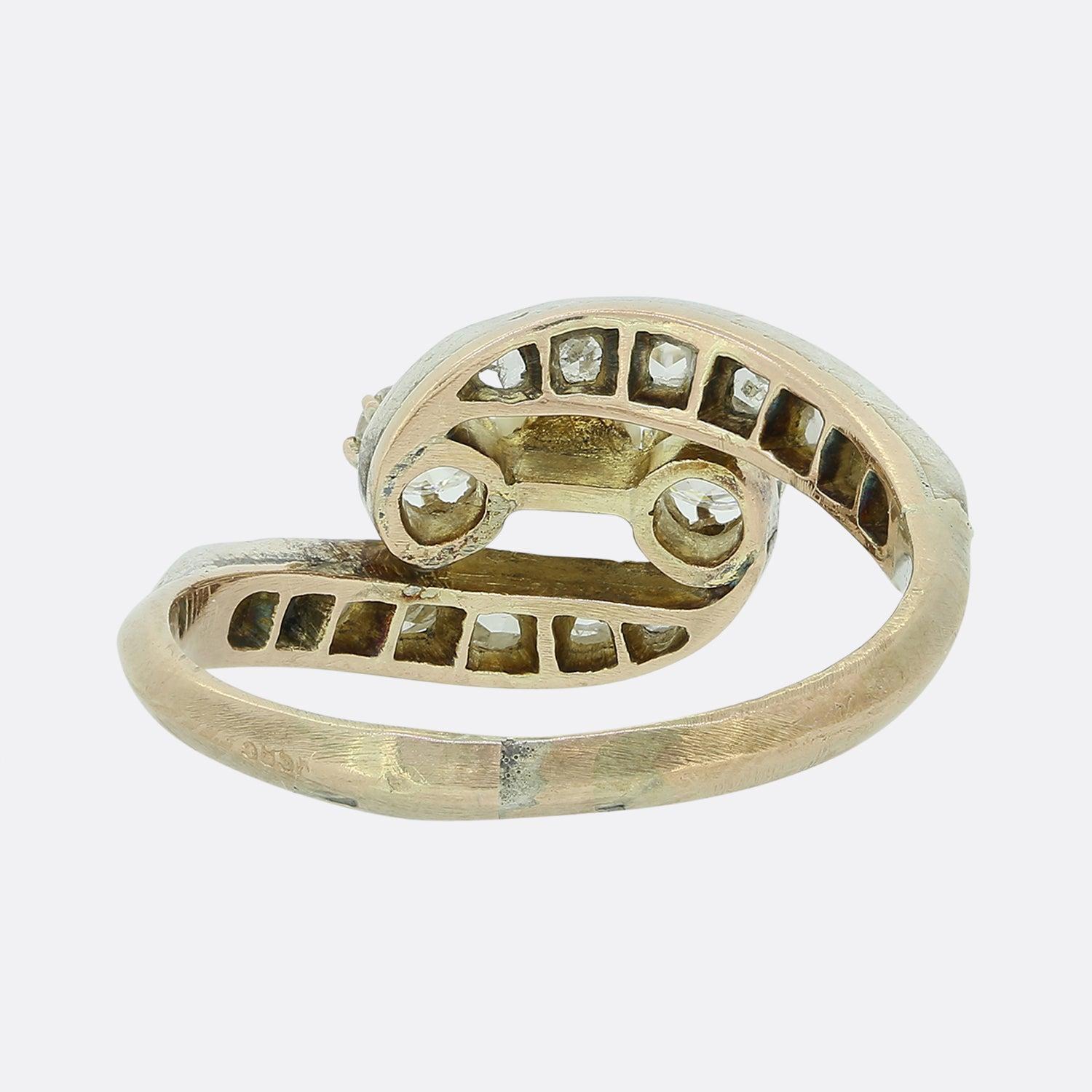 Crossover-Ring mit drei Steinen, Perle und Diamant (Alteuropäischer Brillantschliff) im Angebot