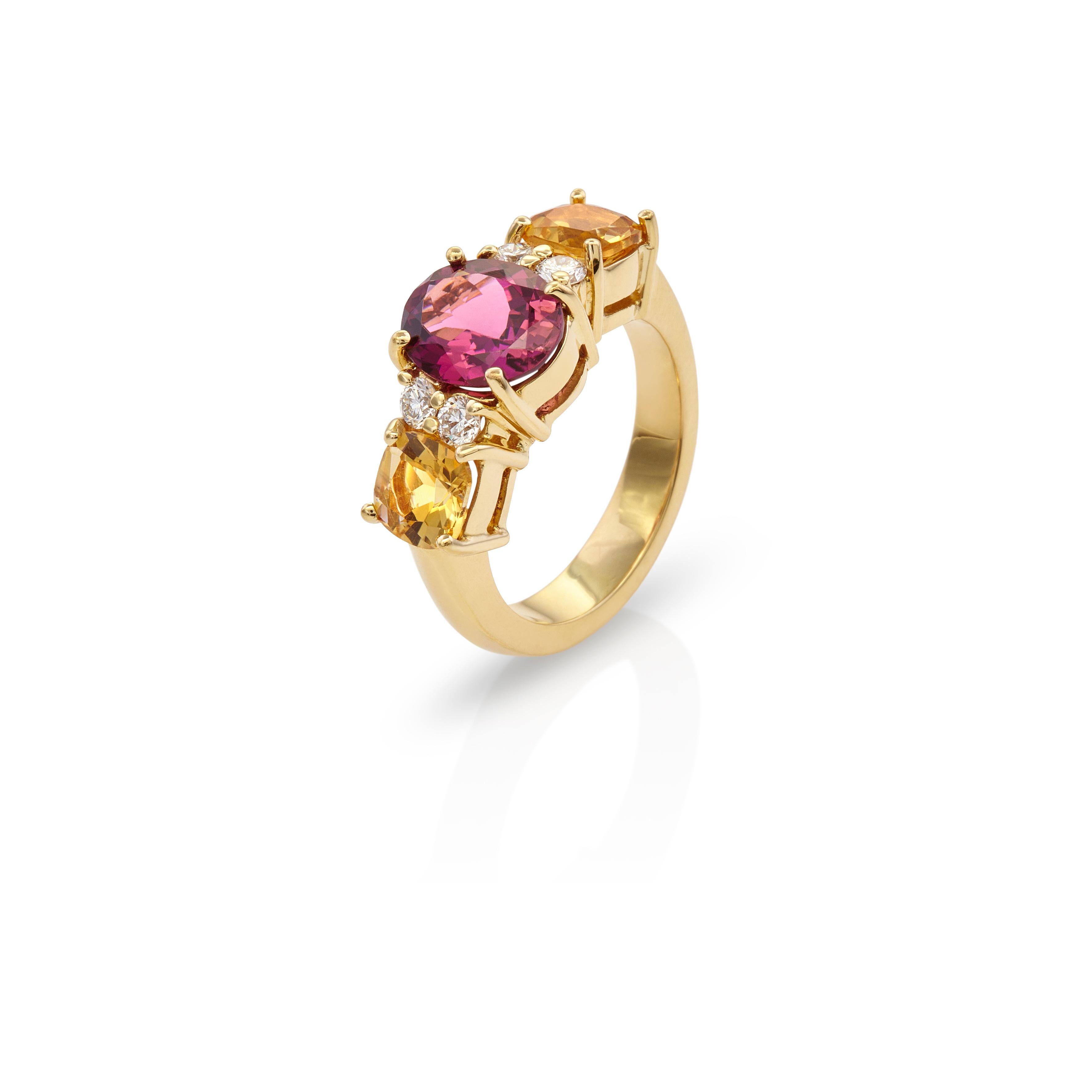 En vente :  Bague griffe à trois pierres en or jaune 18 carats avec tourmaline citrine et diamants 2