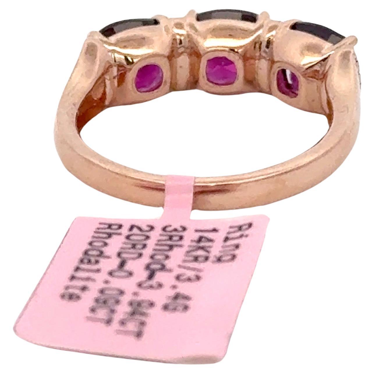 Contemporain Bague à trois pierres rhodolite diamant 4,15 carats poids total or jaune 14 carats 3,4 grammes en vente