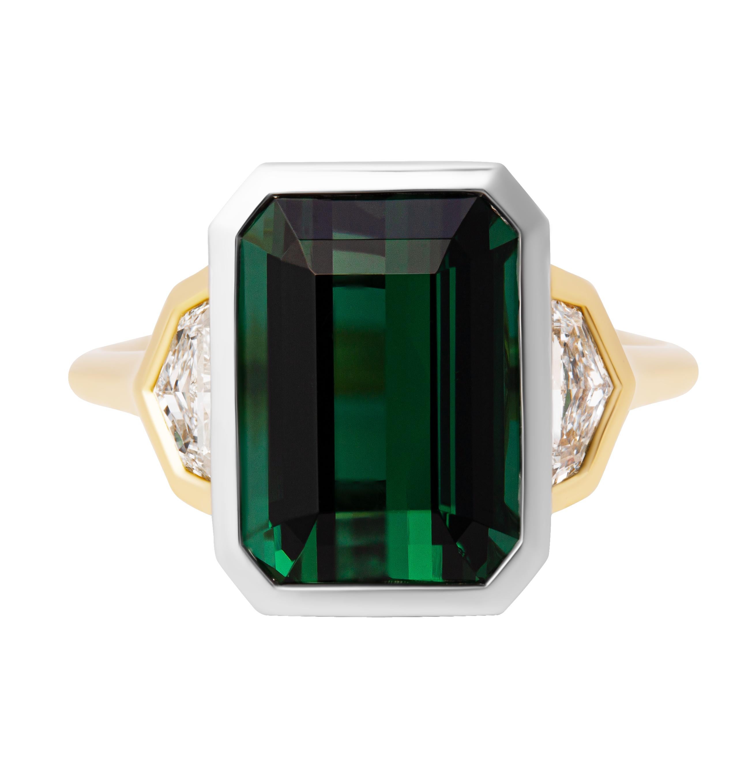 Anillo de tres piedras en platino y oro de 18 quilates con turmalina de 5,17 quilates Moderno en venta