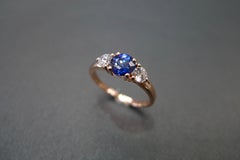 Three-Stone Ring with Blue Sapphire and Round Brilliant Cut Diamond in Rose Gold