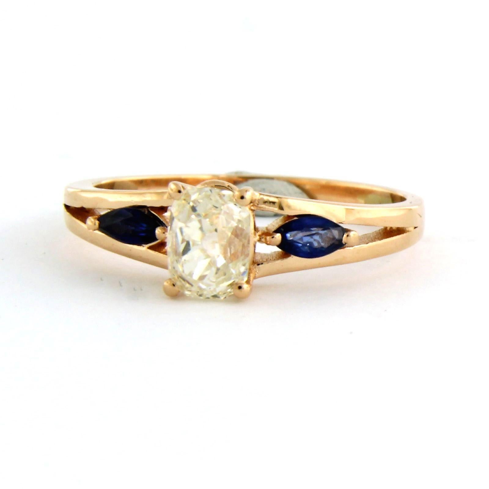 Modern Three stone ring with sapphire and old mine cut diamond up to 1.03ct 18k gold For Sale