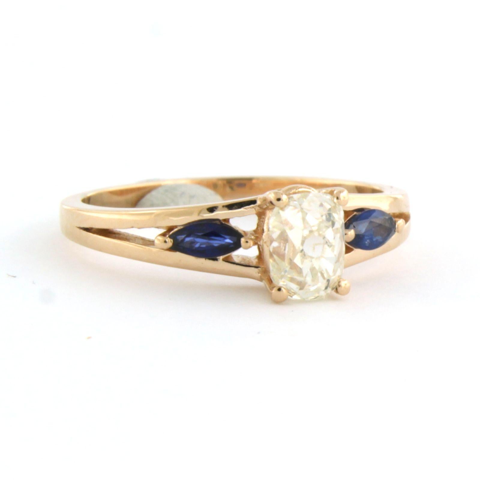 Taille vieille mine Bague à trois pierres avec saphir et diamant taille ancienne de 1,03 carat en or 18 carats en vente